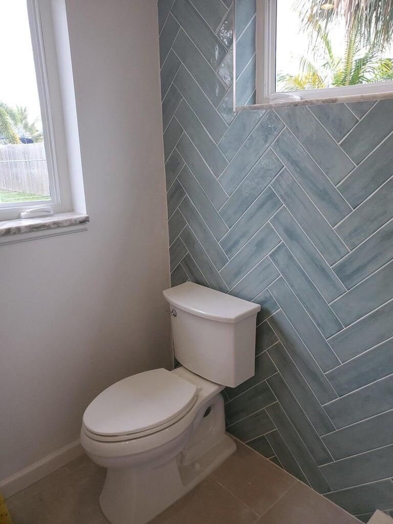 Ne Roberta St, Jensen Beach, FL 34957