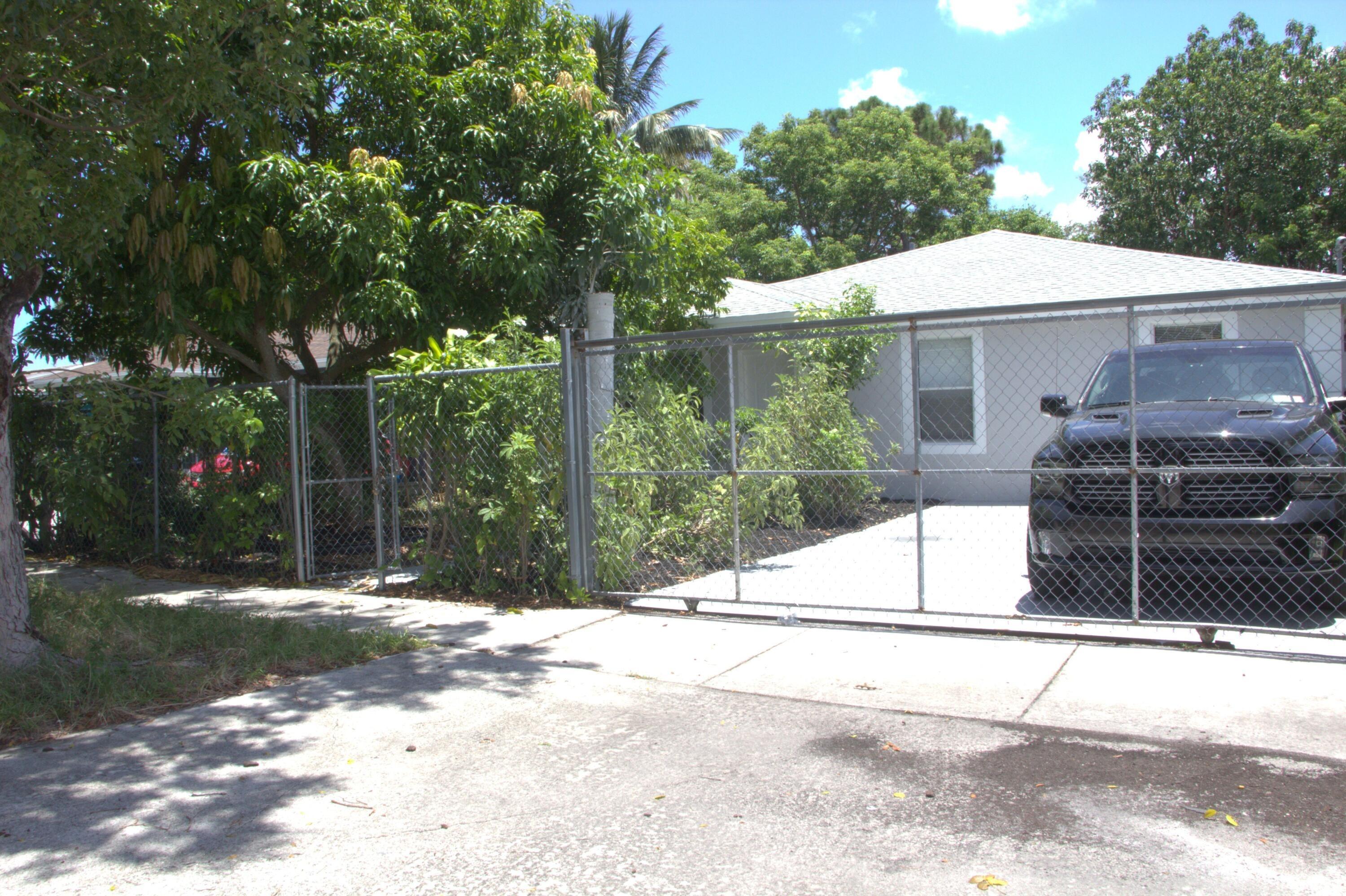 Nw 152nd Ter, Opa Locka, FL 33054