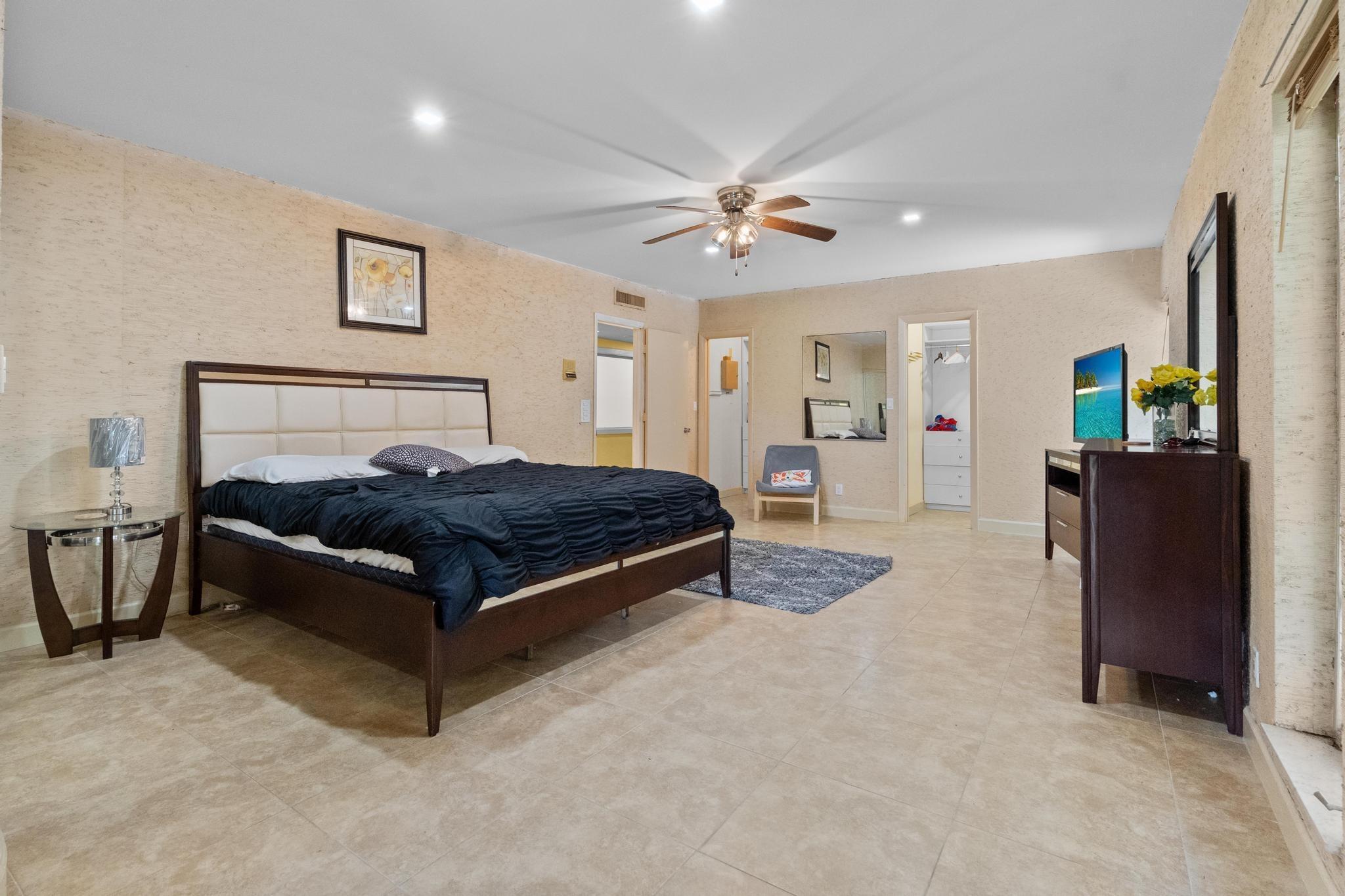 White Oak Ln, Tamarac, FL 33319