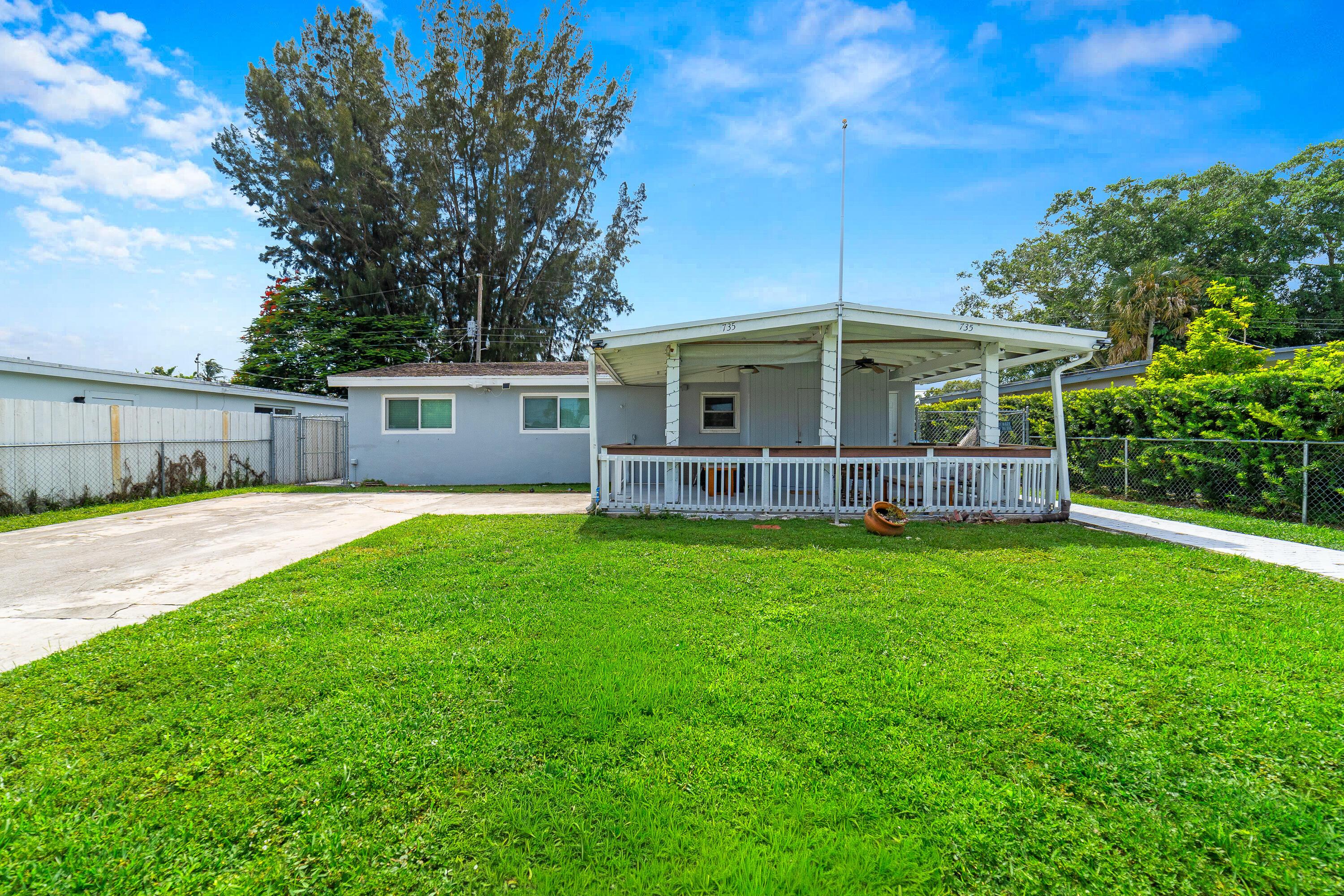 Hibiscus Dr, Royal Palm Beach, FL 33411