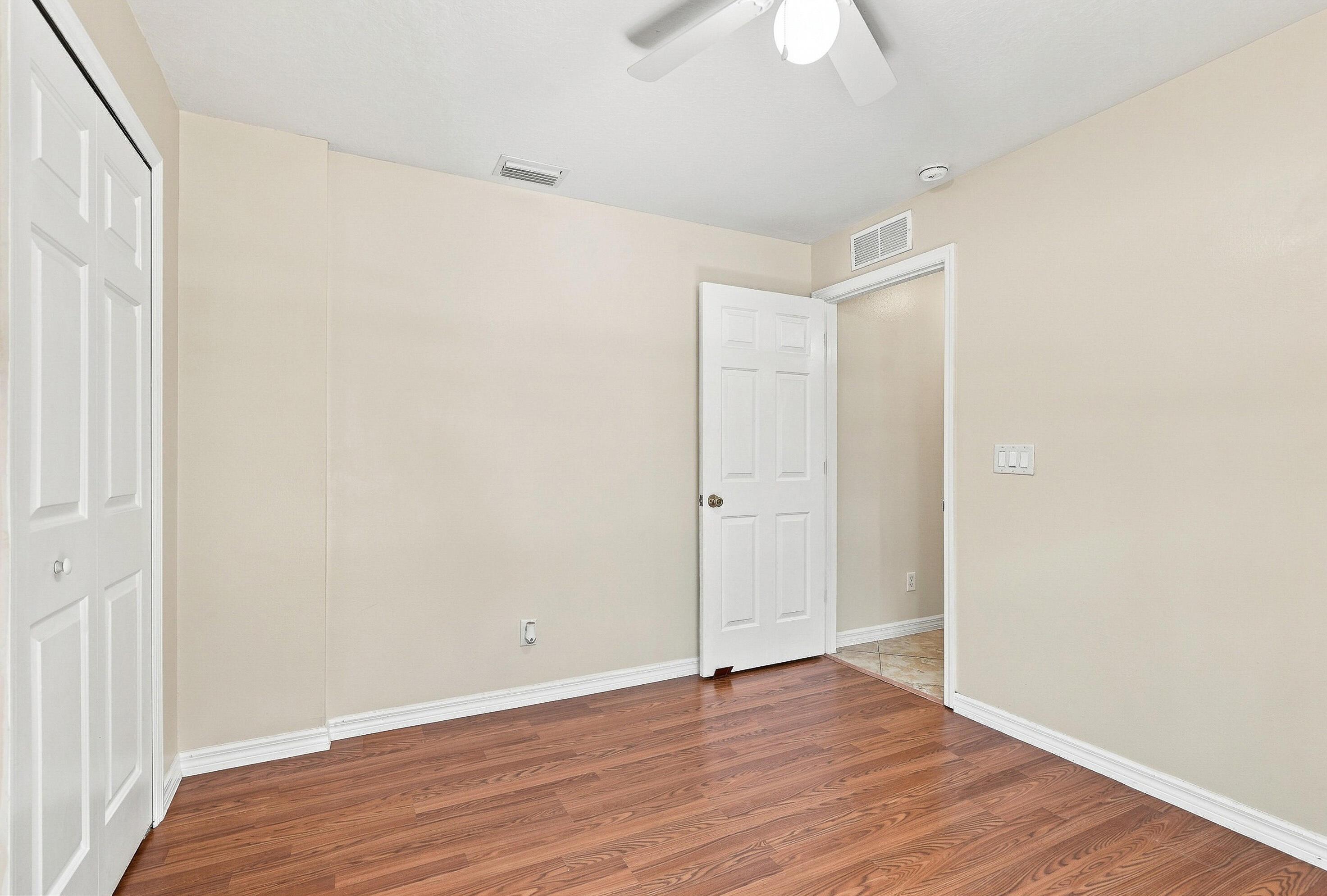 Greenleaf Cir, Vero Beach, FL 32960