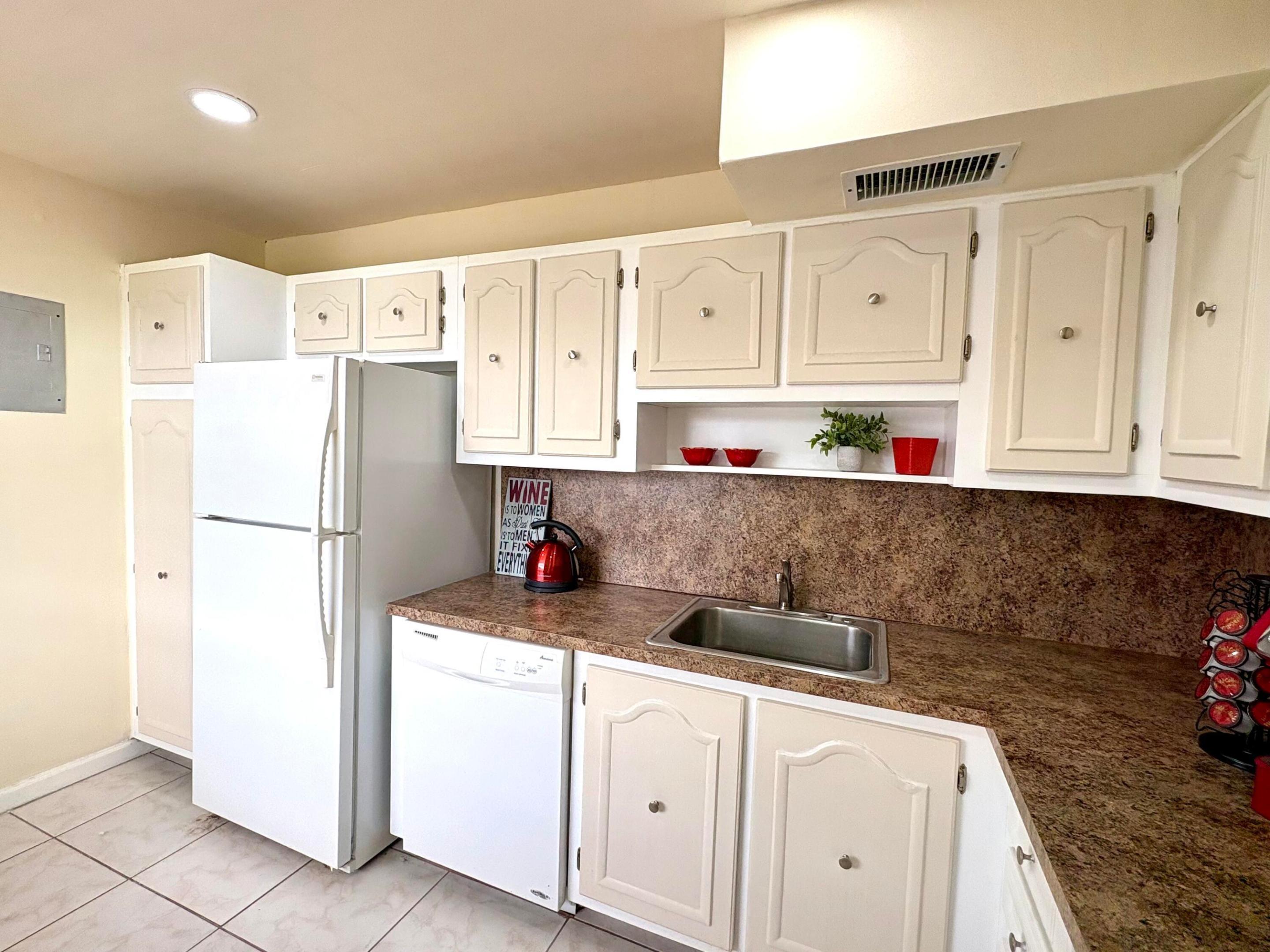 Nw 44th Ave, Lauderdale Lakes, FL 33319