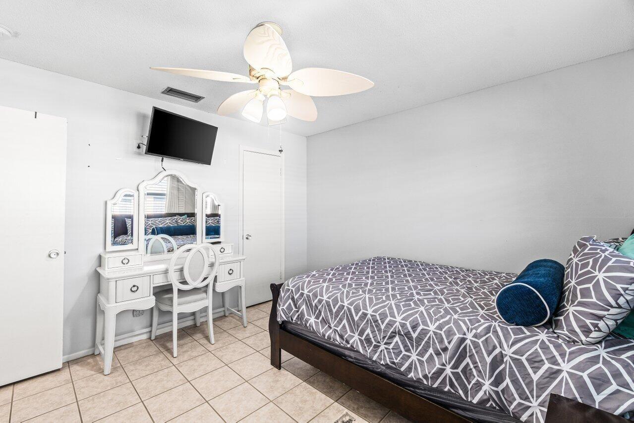 Ne 1st Ct, Boynton Beach, FL 33435