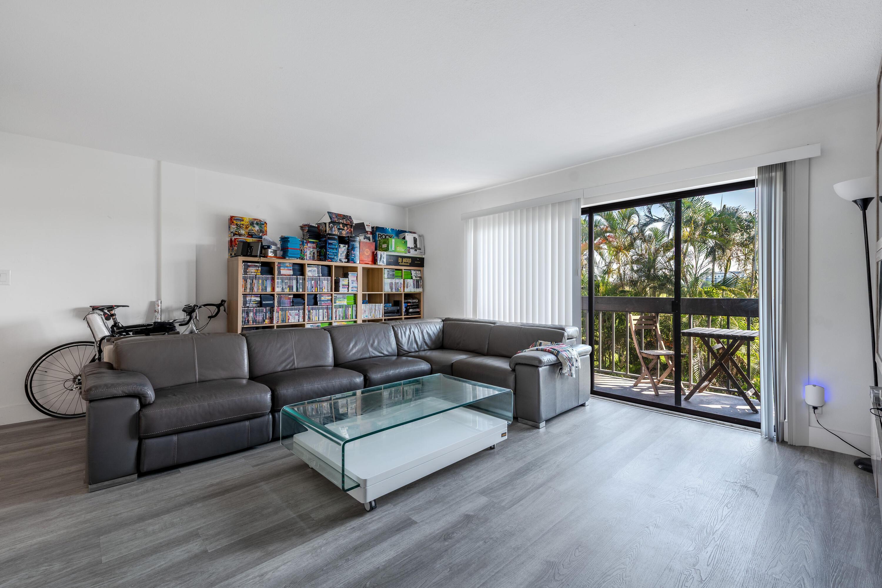 N Congress Ave, West Palm Beach, FL 33401