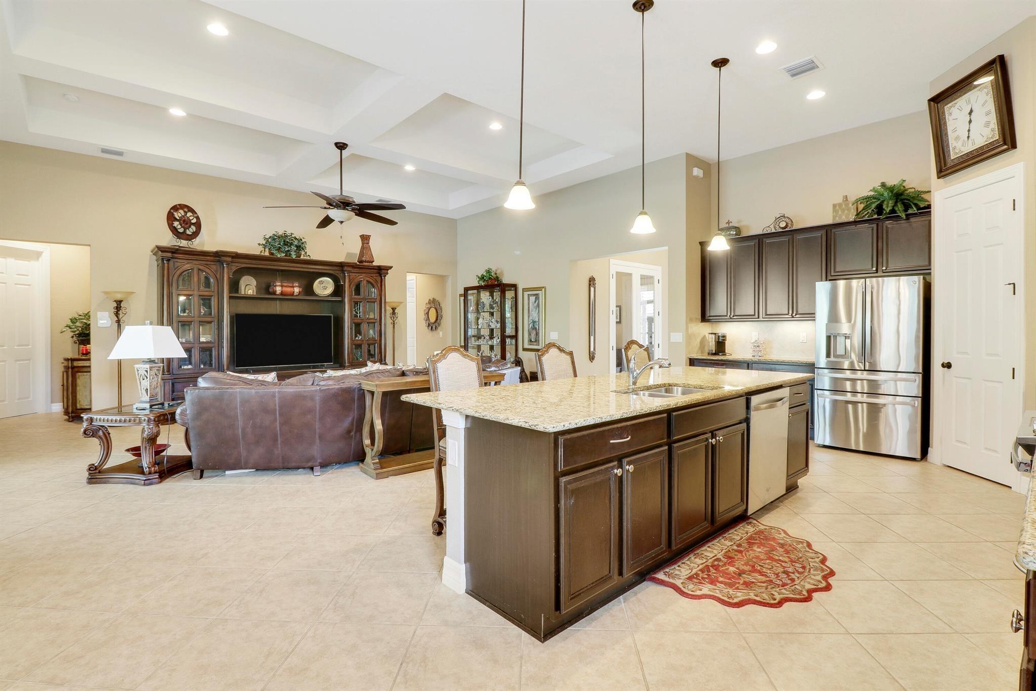 Sw Gossamer Cir, Palm City, FL 34990