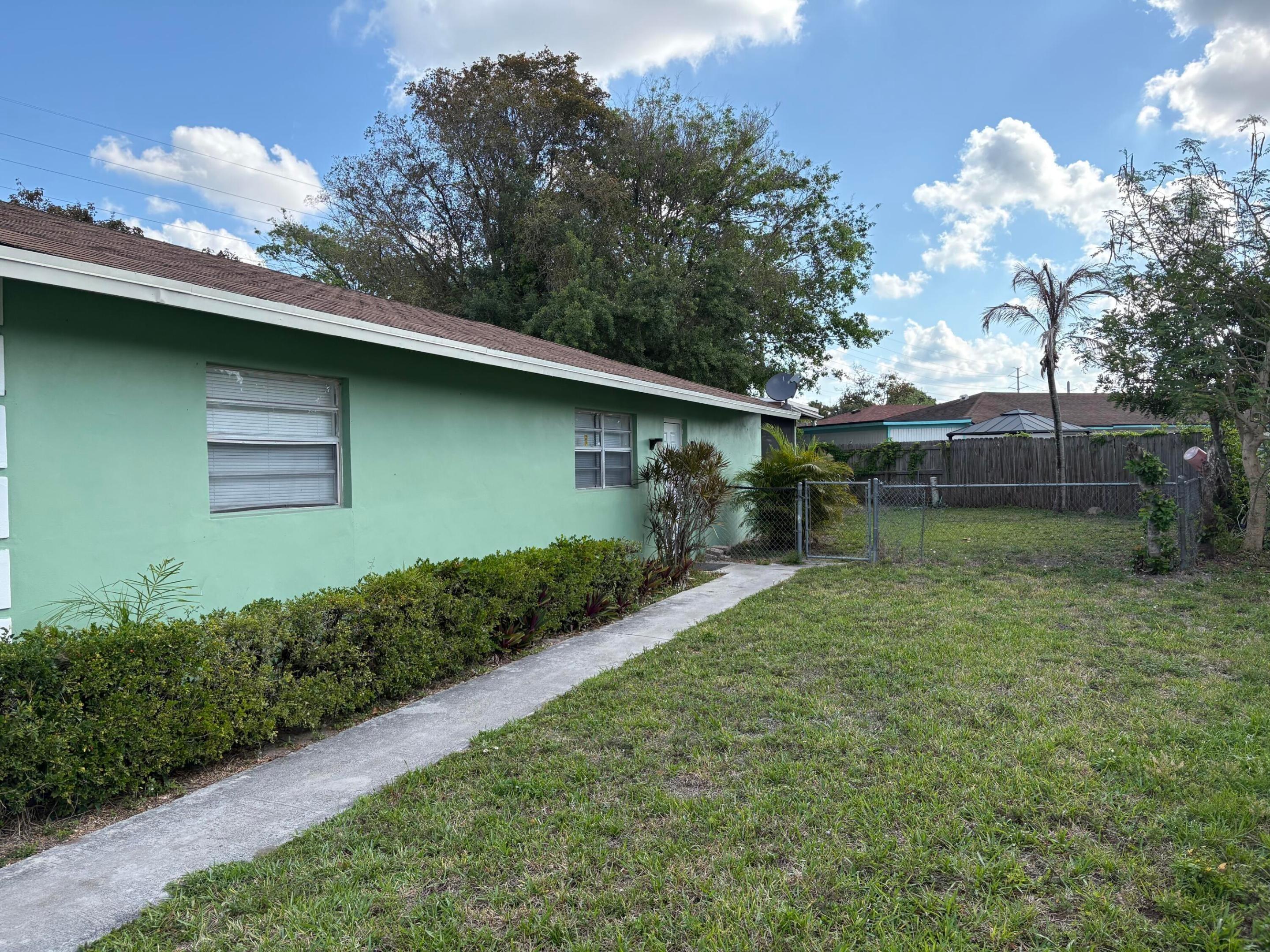 Bahama Ct, West Palm Beach, FL 33407