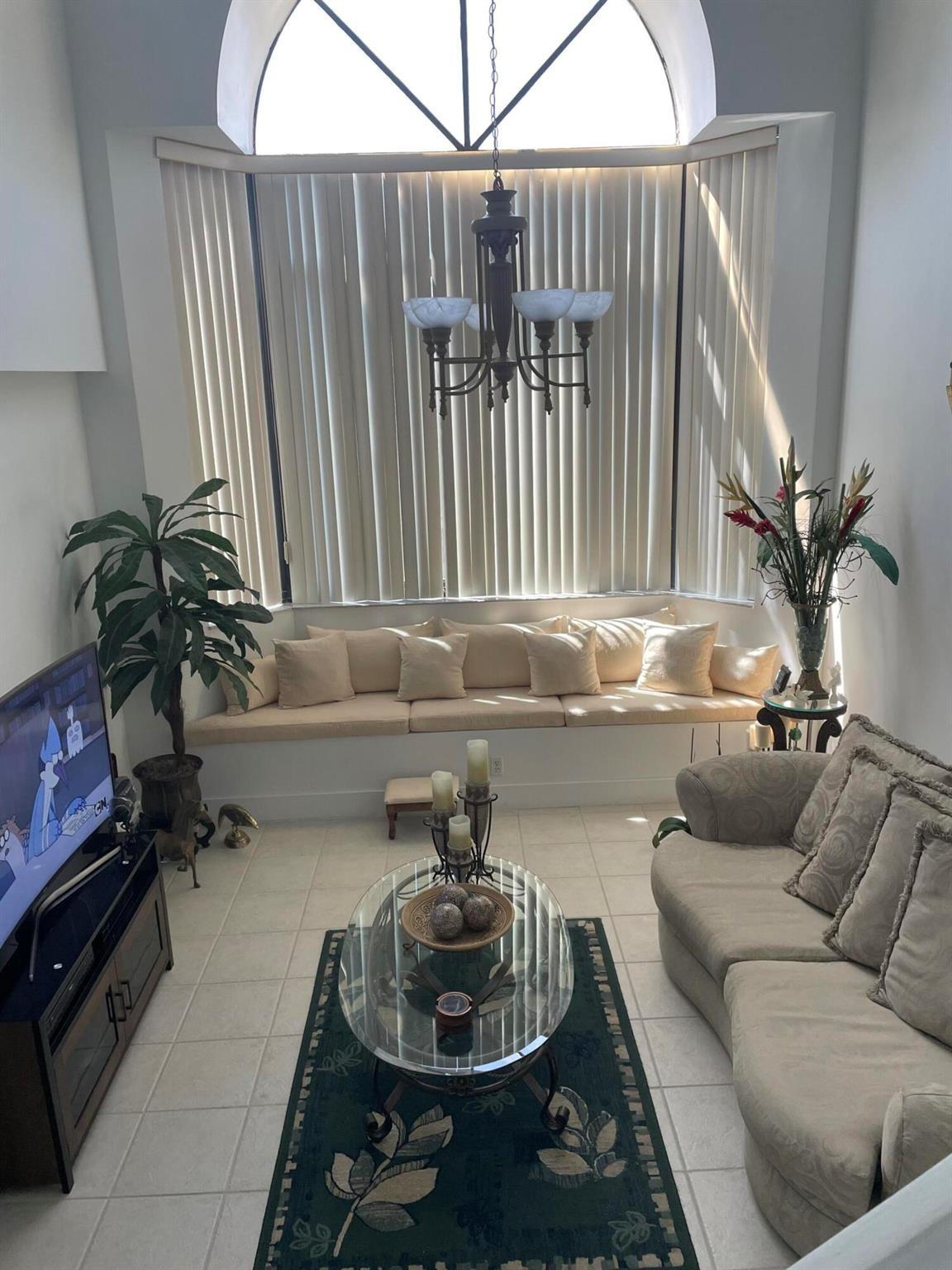 Miami Lakeway N, Miami Lakes, FL 33014