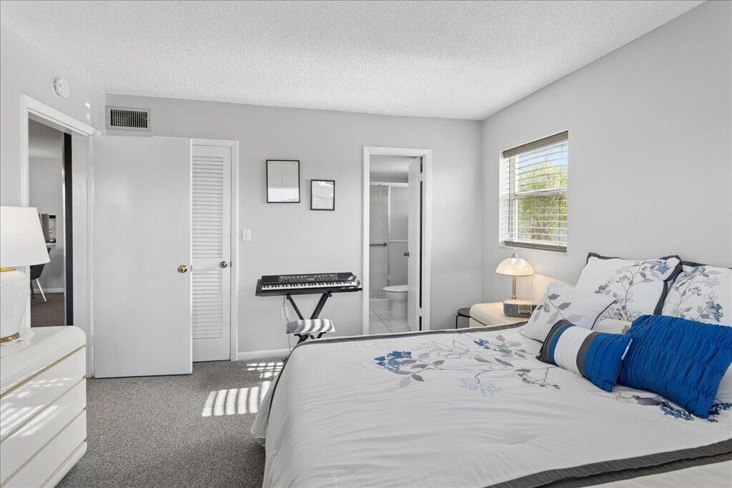 Sunrise Lakes Blvd, Sunrise, FL 33322