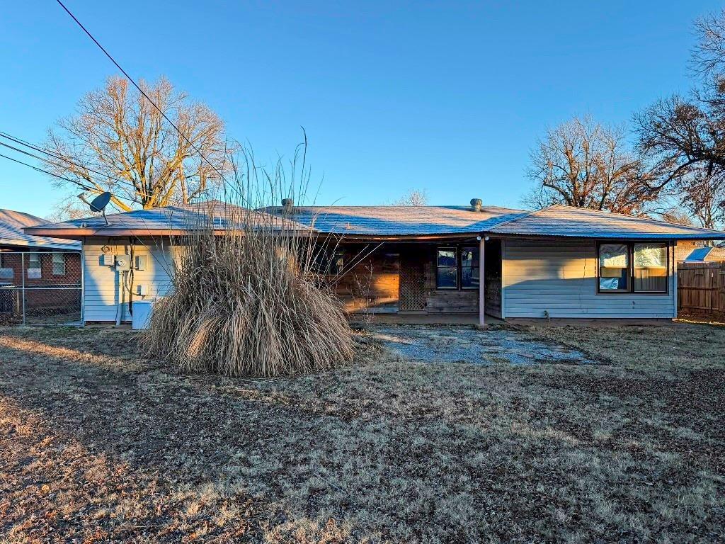 W Thompson Ave, Enid, OK 73703