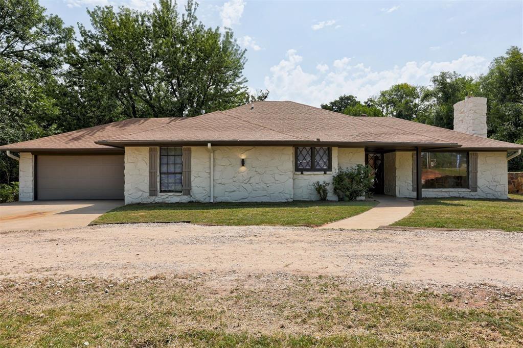 S Pine St, Guthrie, OK 73044