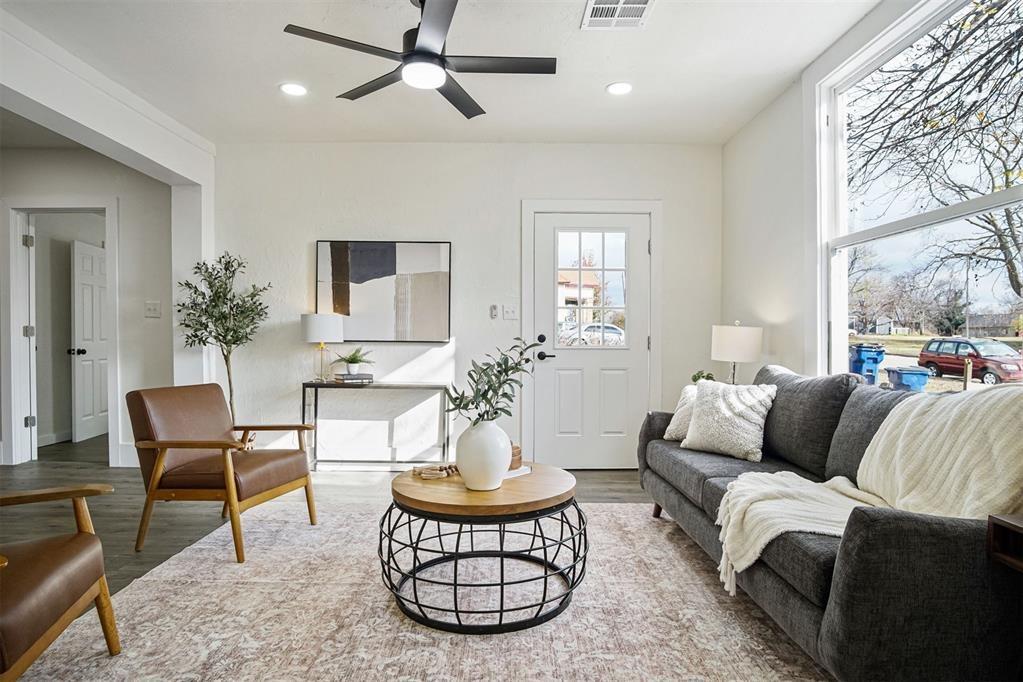 E Vilas Ave, Guthrie, OK 73044