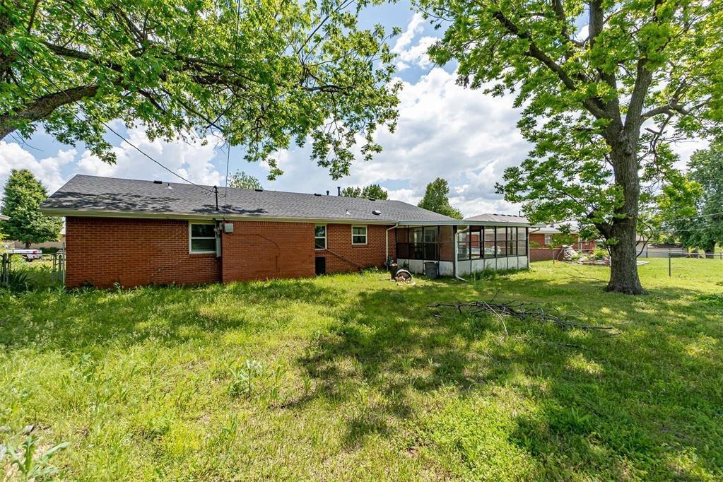 Eberle Dr, Moore, OK 73160