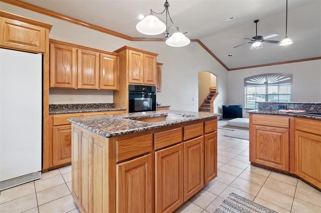 W Choctaw St, Lindsay, OK 73052
