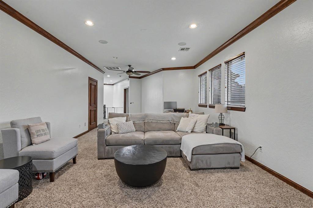 Hawks Ridge Ln, Edmond, OK 73012