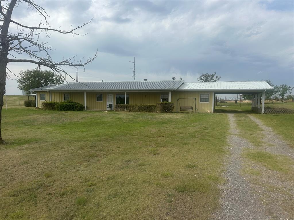 E 987 Rd, Foss, OK 73647