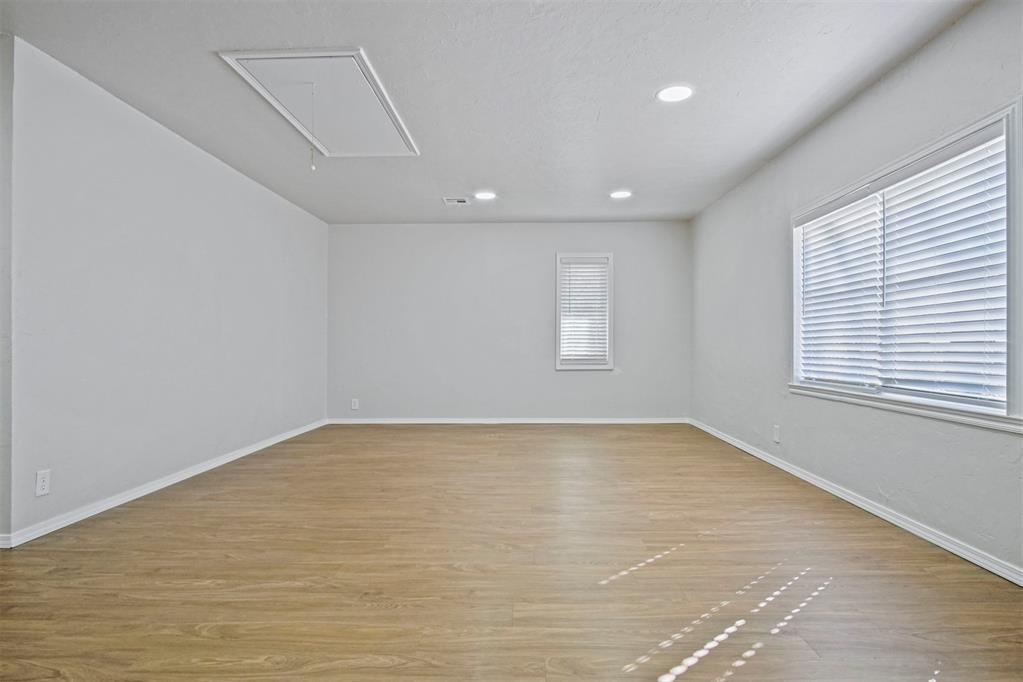 N Blue Lake Dr, Norman, OK 73069