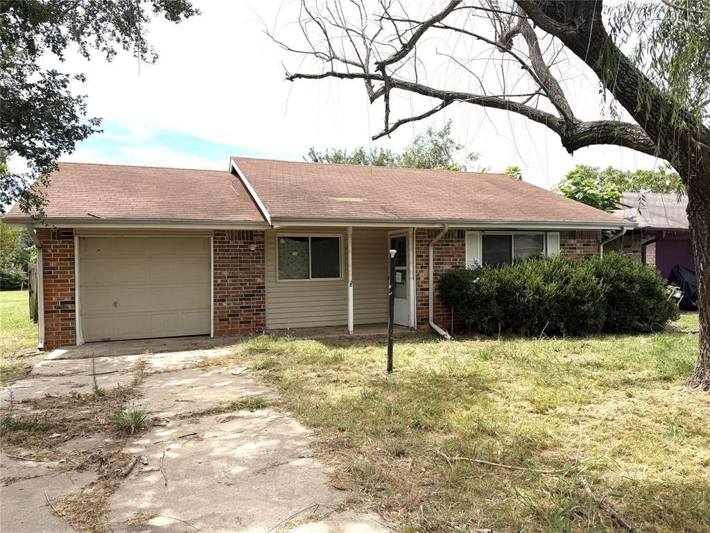 W Midland St, Shawnee, OK 74804