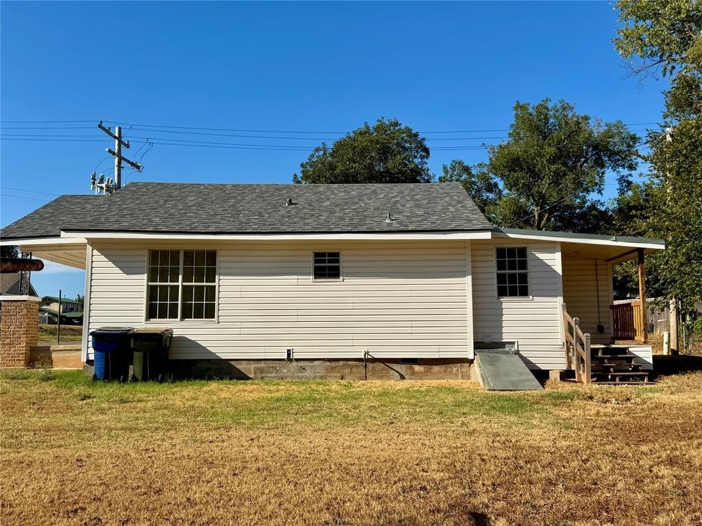 S 11th St, Chickasha, OK 73018