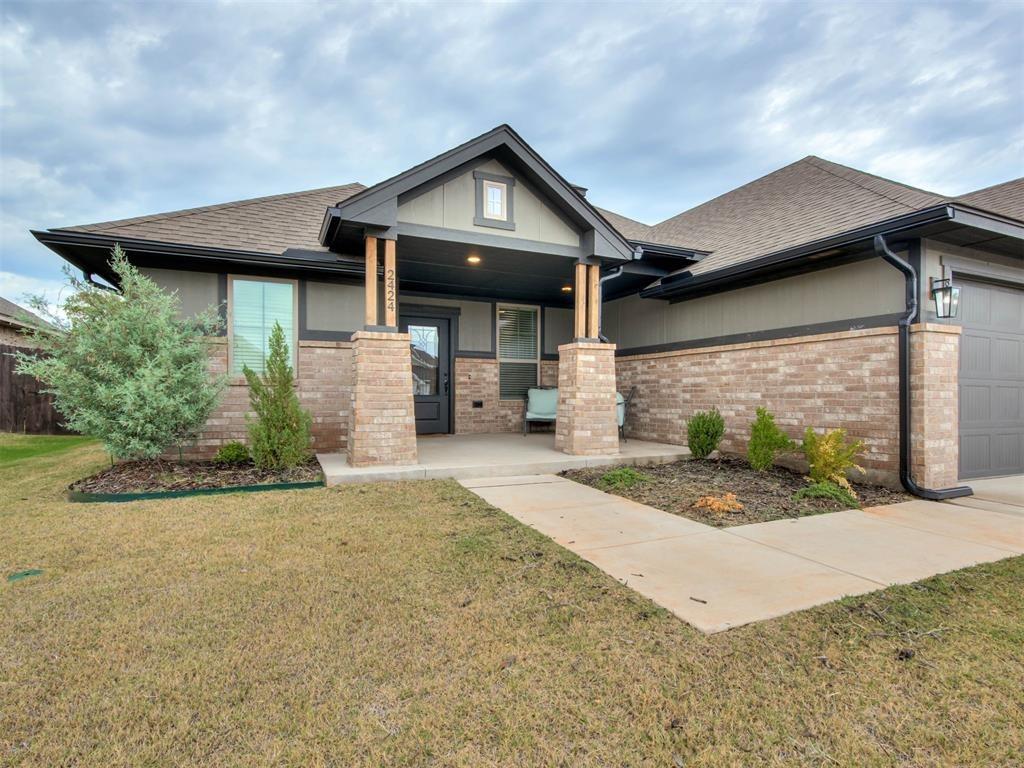 Creekview Trl, Moore, OK 73160