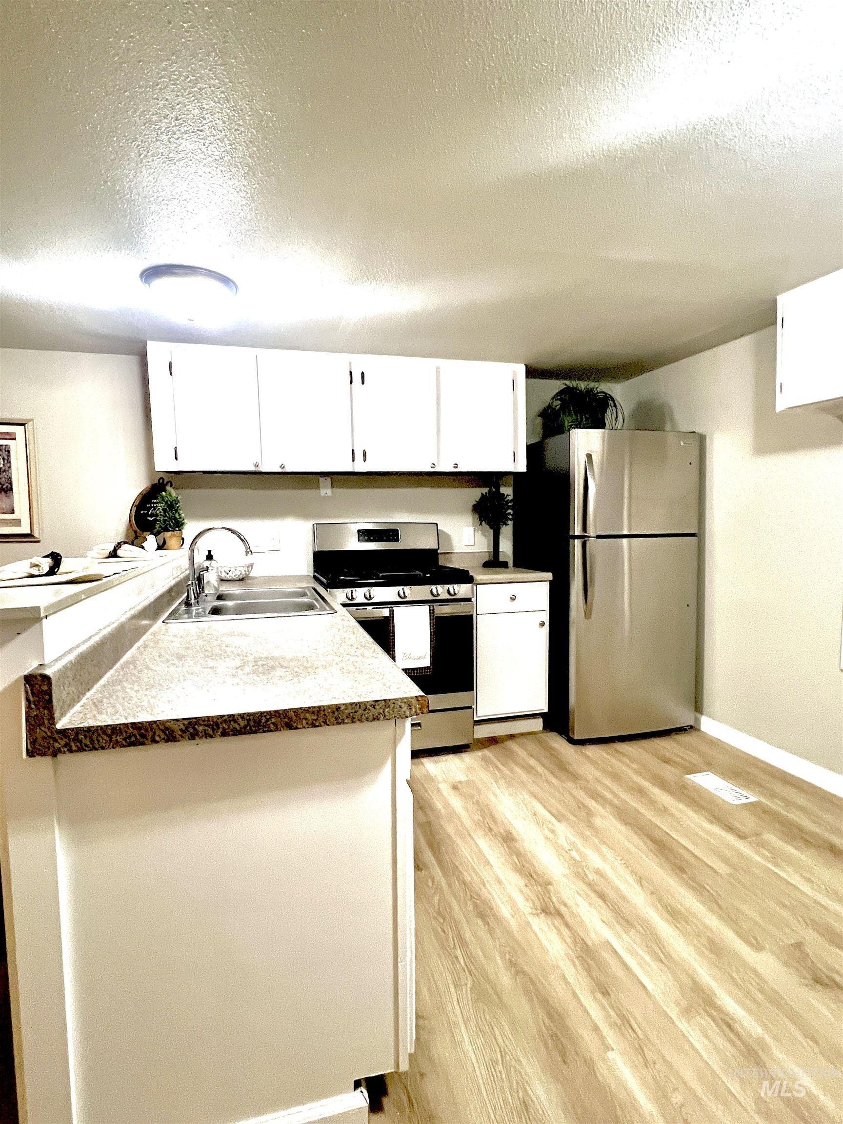 E 8th N, Mountain Home, ID 83647