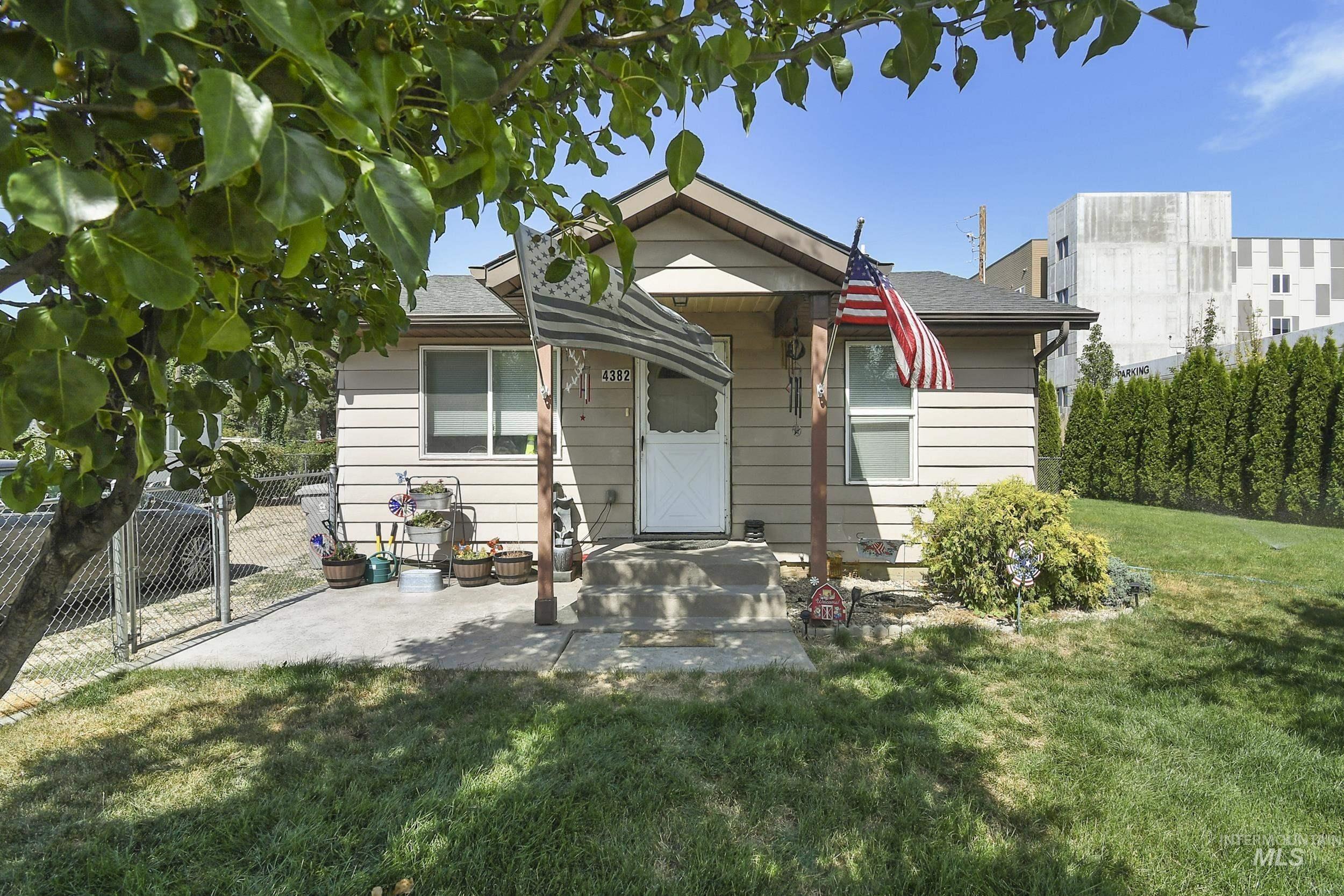 N Adams St, Garden City, ID 83714