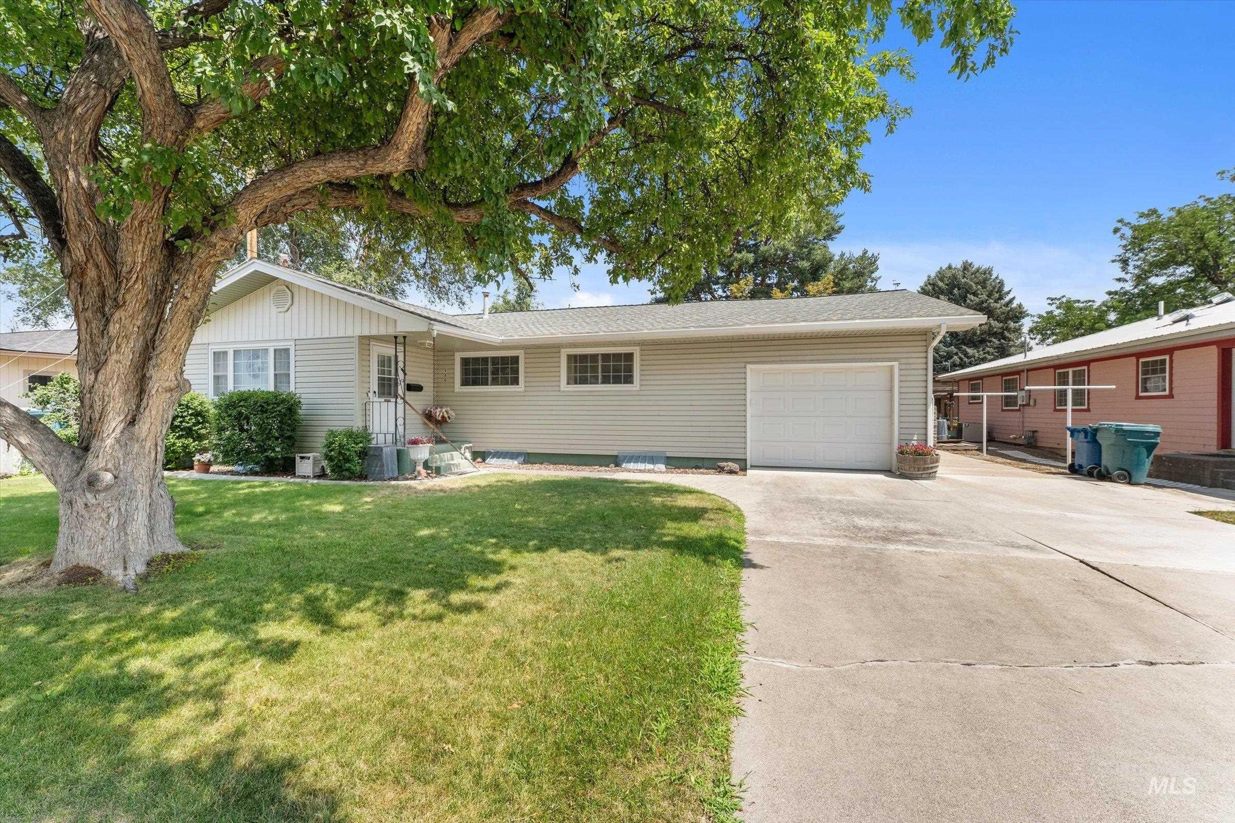 N 6th E, Mountain Home, ID 83647