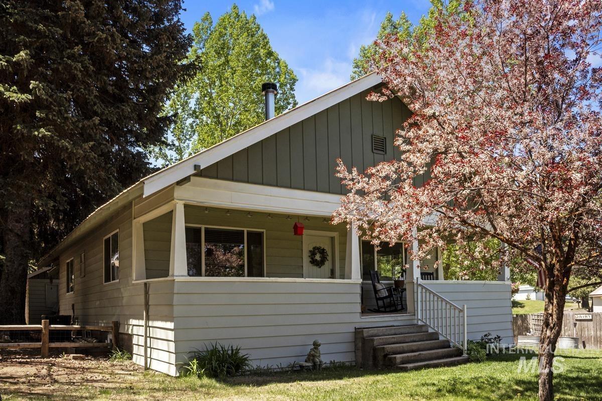 S School St, Cascade, ID 83611