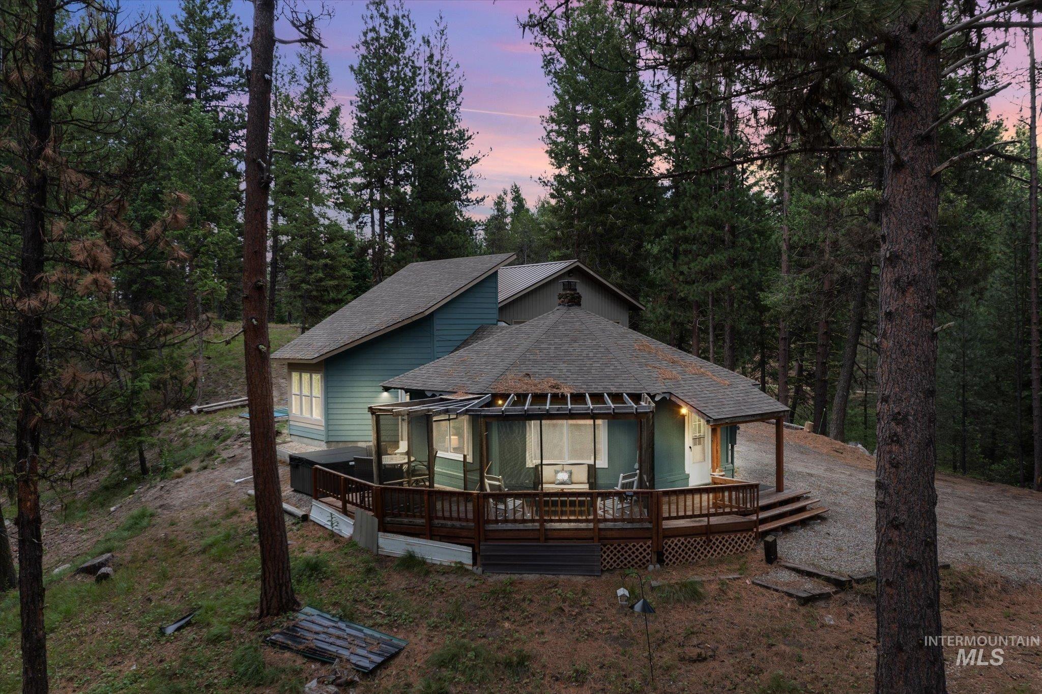 Edna Pl, Cascade, ID 83611