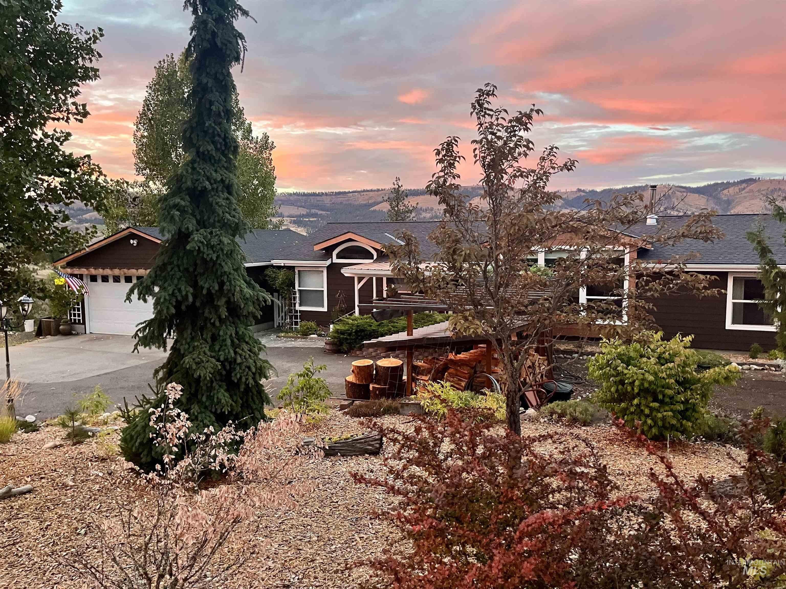 Crest, Kamiah, ID 83536