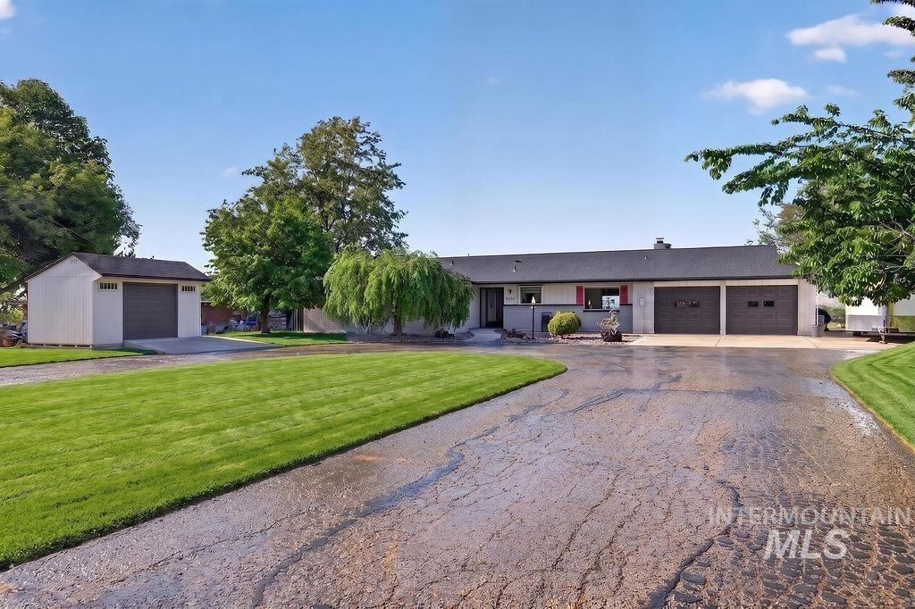 E Chinden Blvd, Eagle, ID 83616