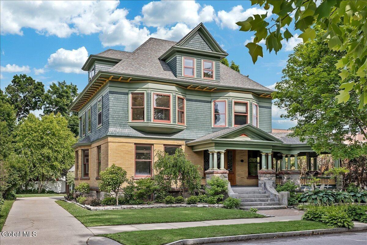 Marion Pl, Saratoga Springs, NY 12866
