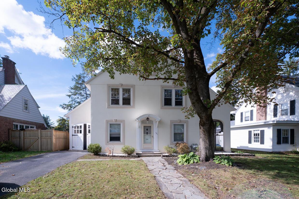S Main Ave, Albany, NY 12208