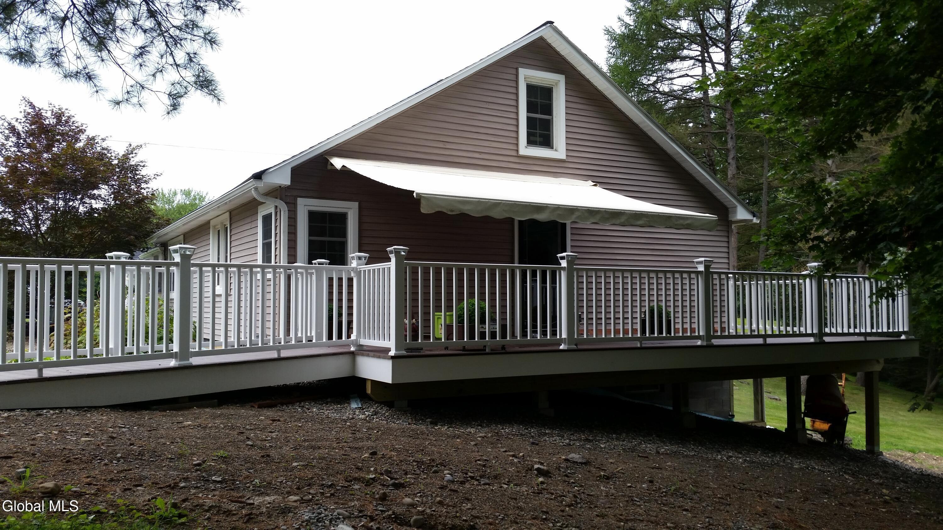 Schodack Dr, Castleton On Hudson, NY 12033