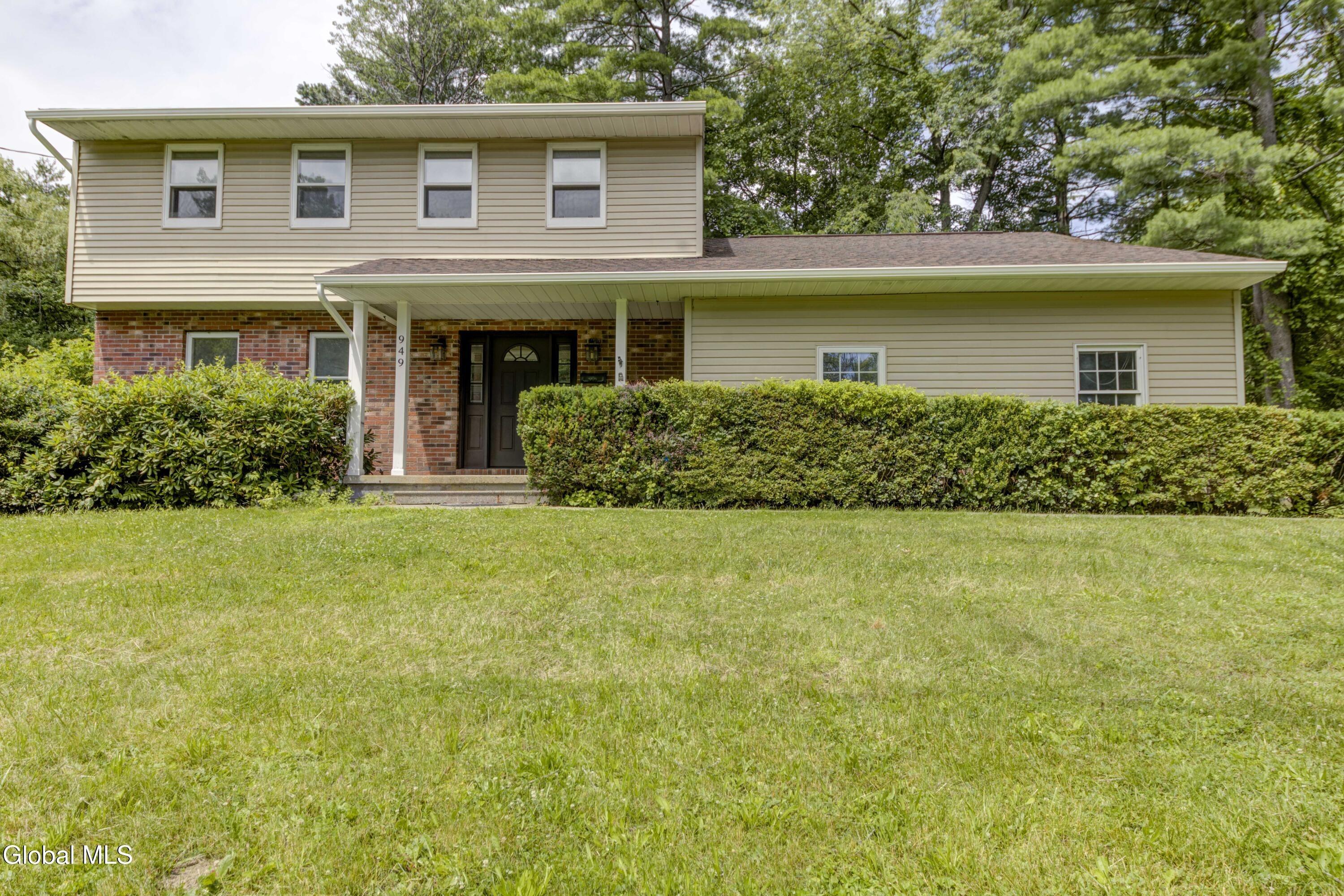 Morgan Ave, Schenectady, NY 12309