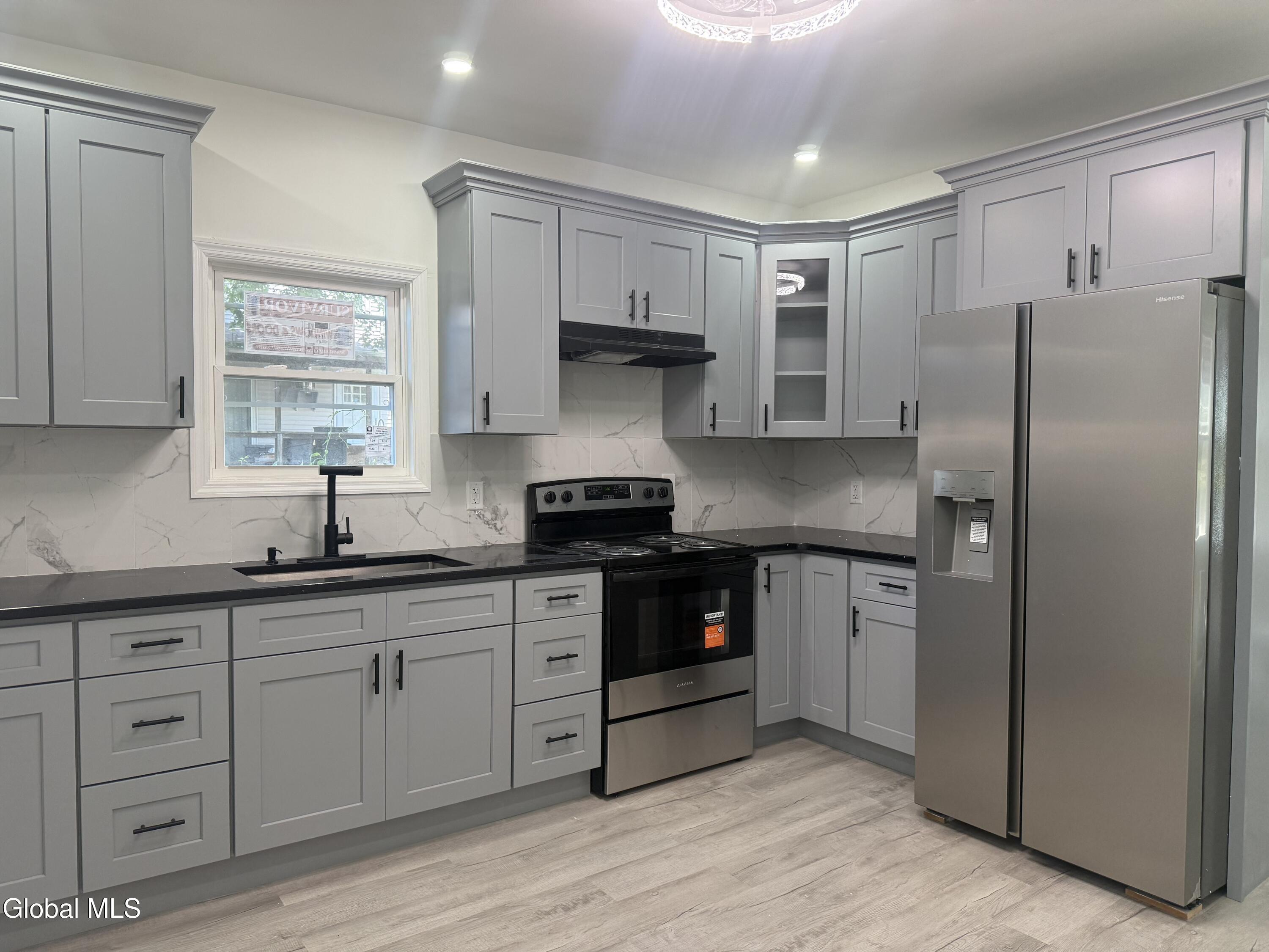 Division St, Schenectady, NY 12304