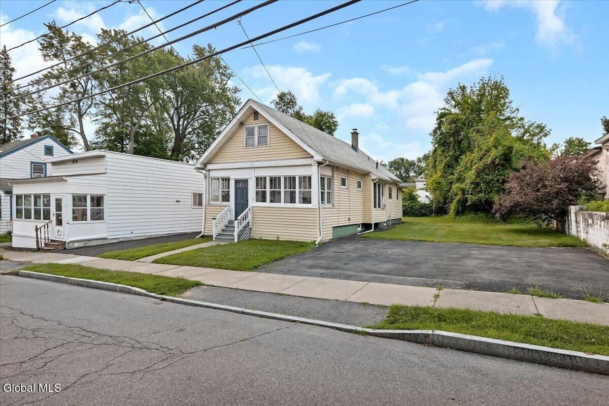 Tremont St, Albany, NY 12205