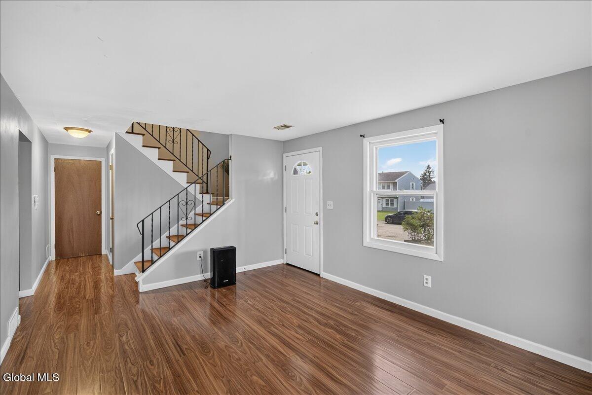Long Ave, Latham, NY 12110