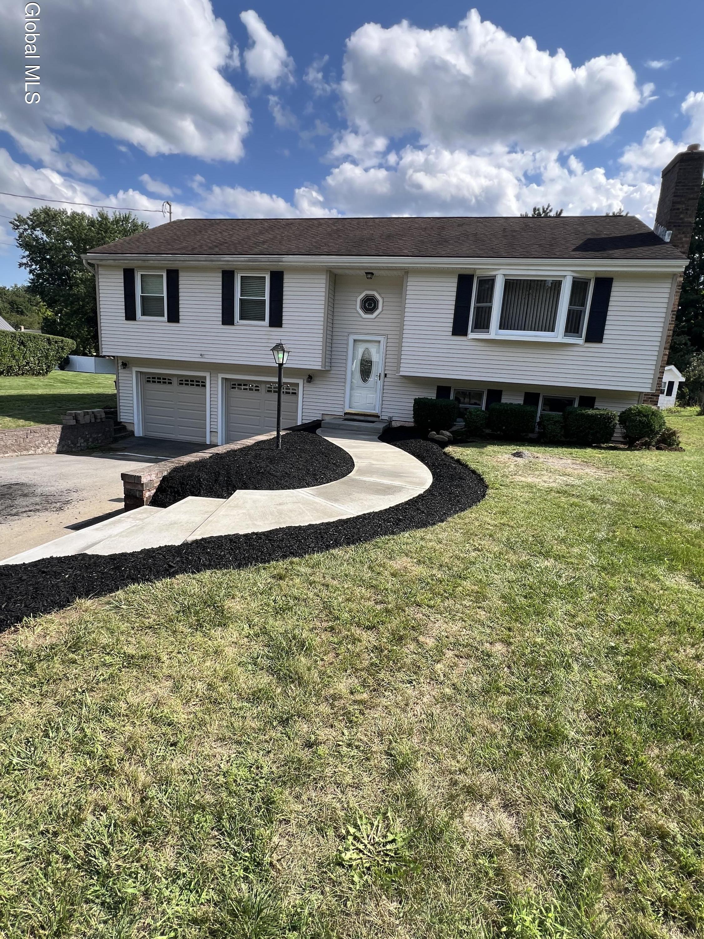Applehouse Ln, Queensbury, NY 12804