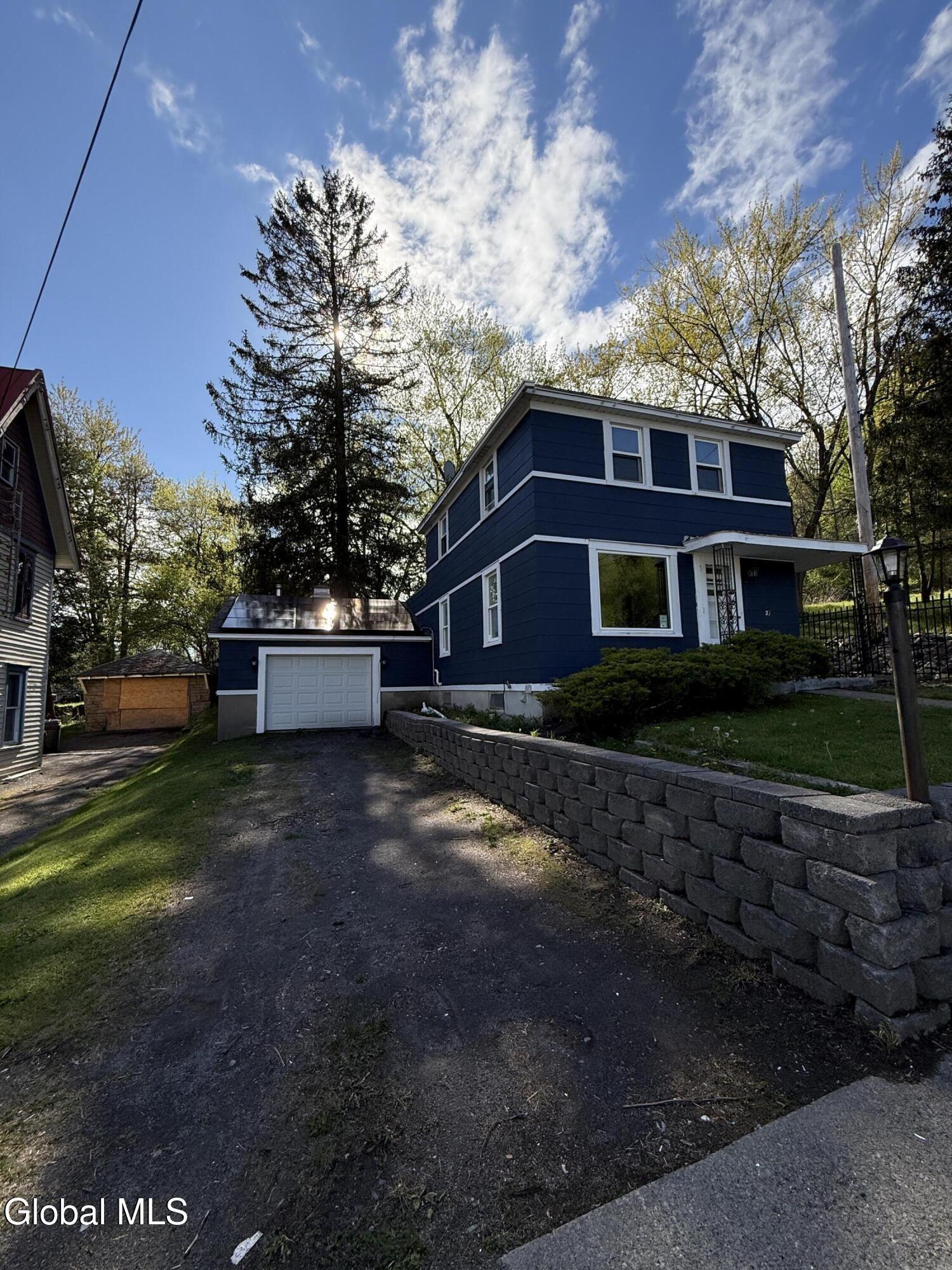 N Mcnab Ave, Gloversville, NY 12078