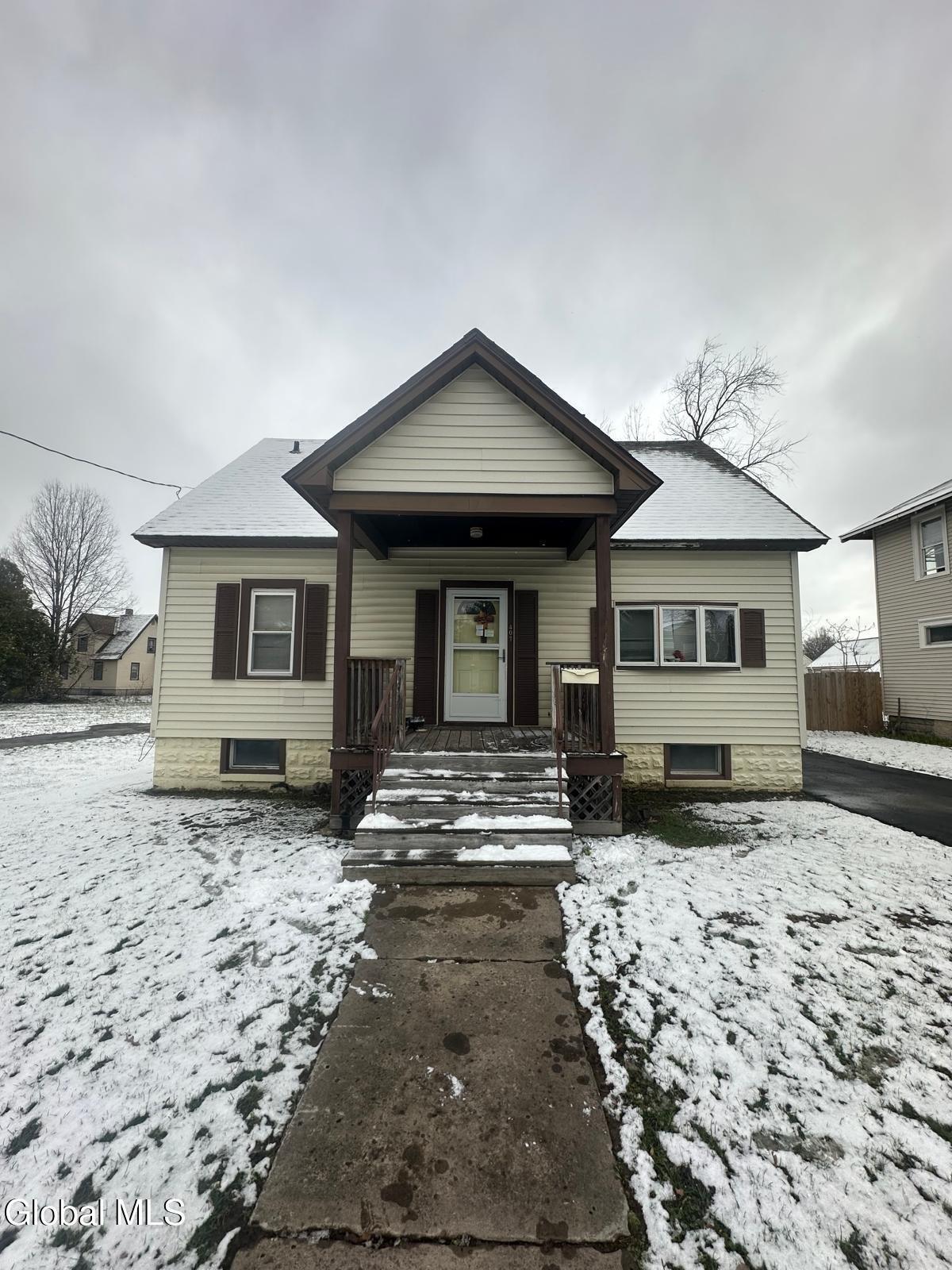 E Bloomfield St, Rome, NY 13440