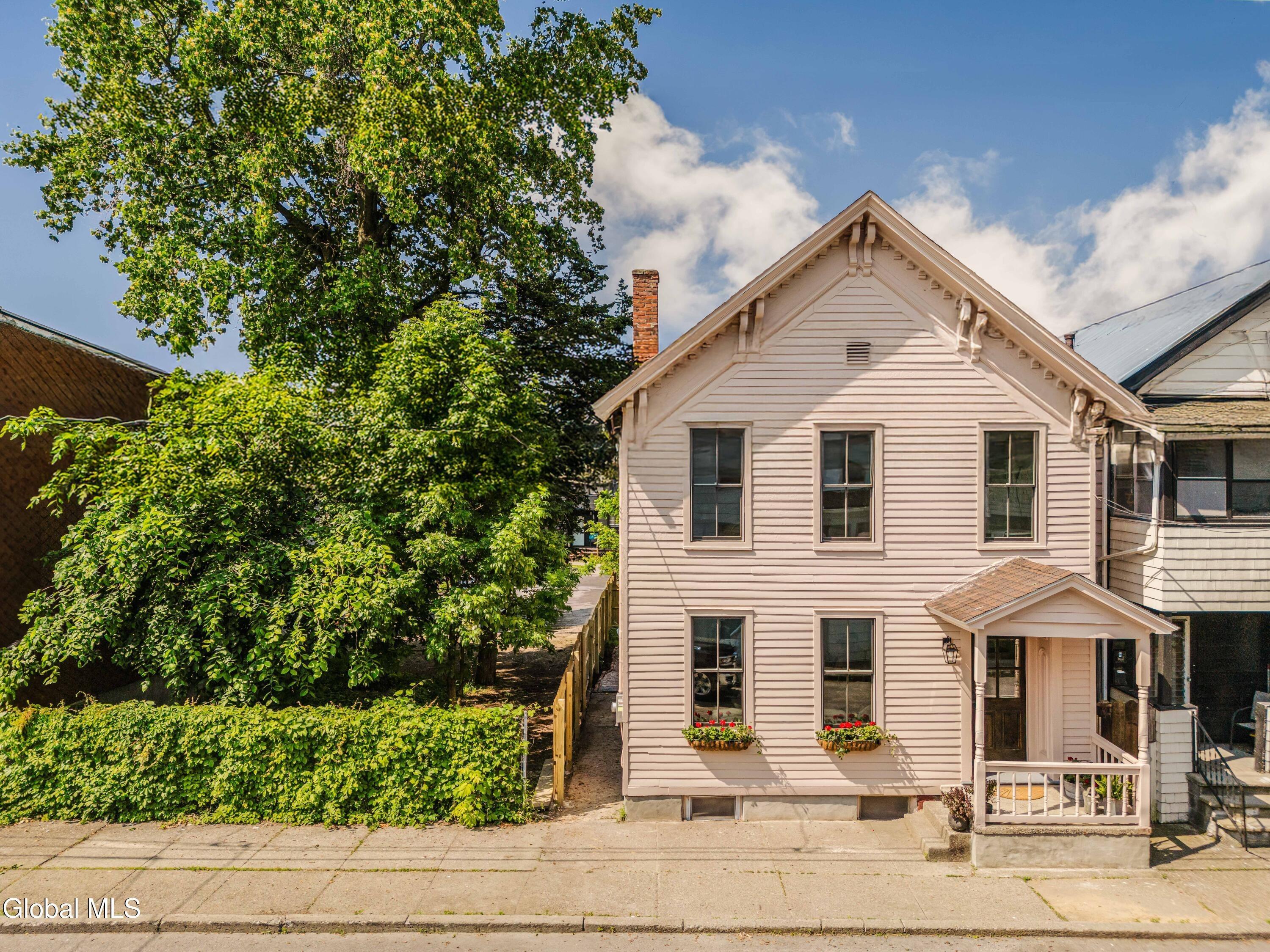 Robinson St, Hudson, NY 12534