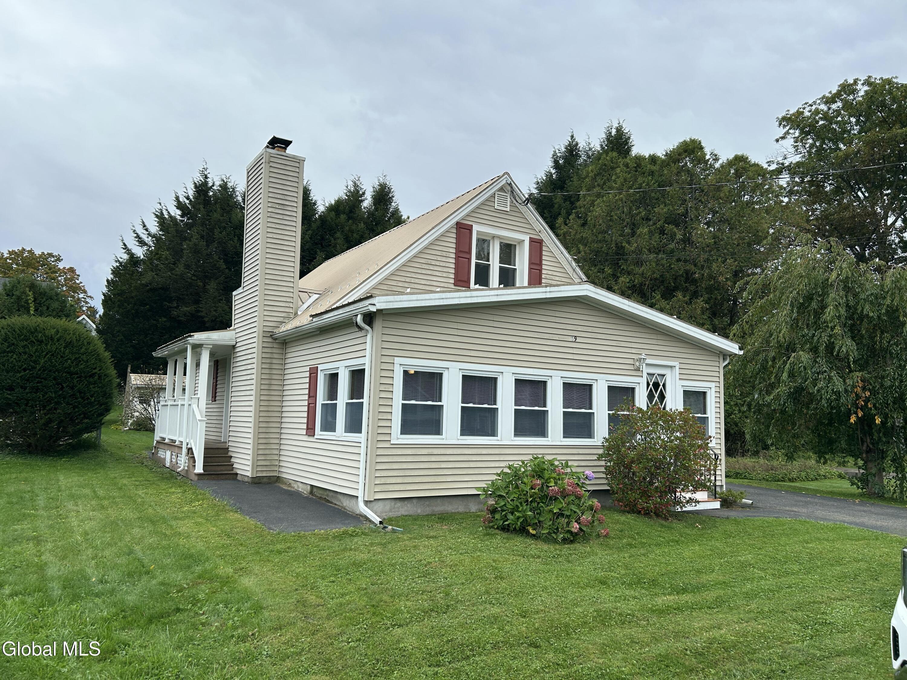 Fay St, Gloversville, NY 12078