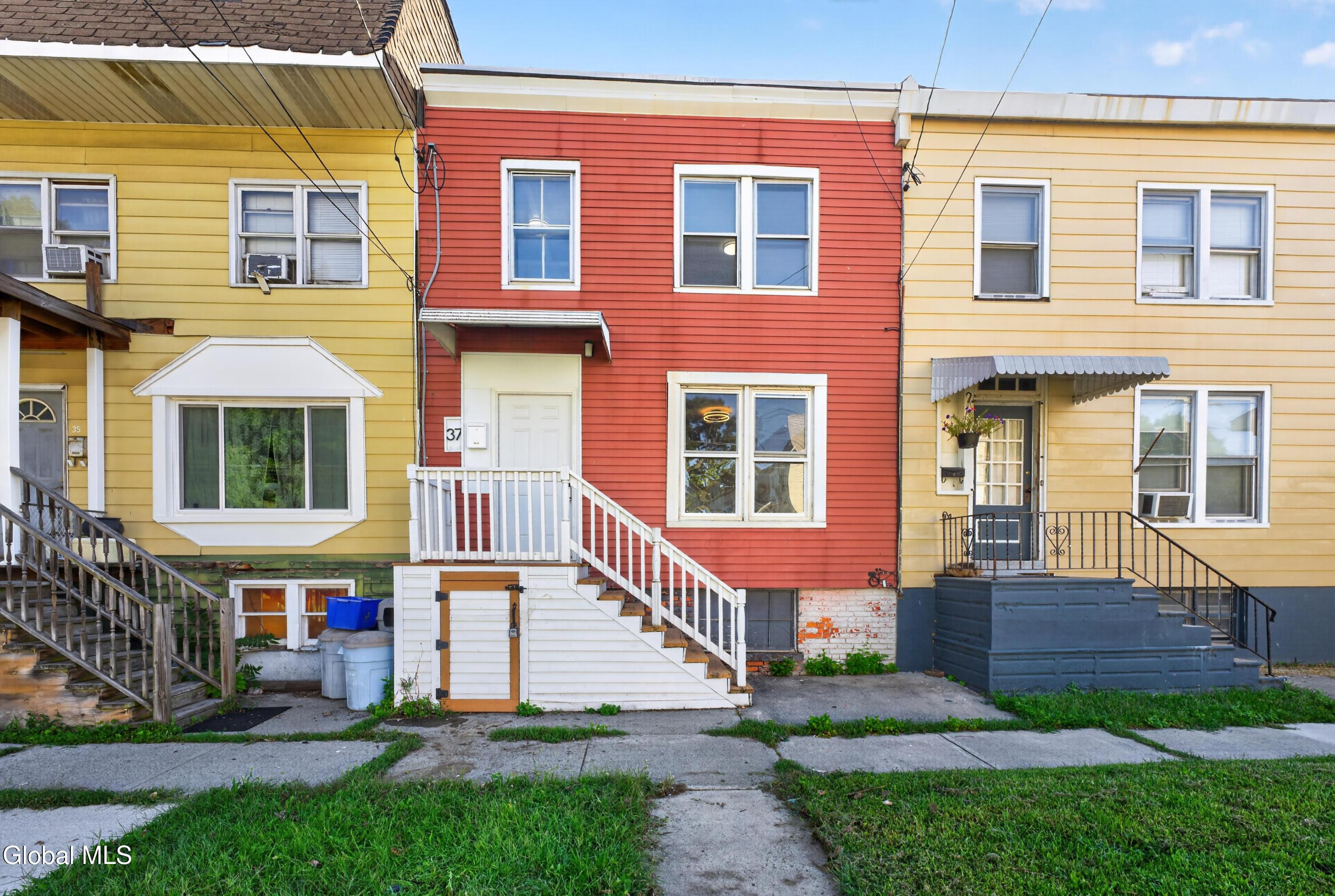 Nelson Ave, Rensselaer, NY 12144