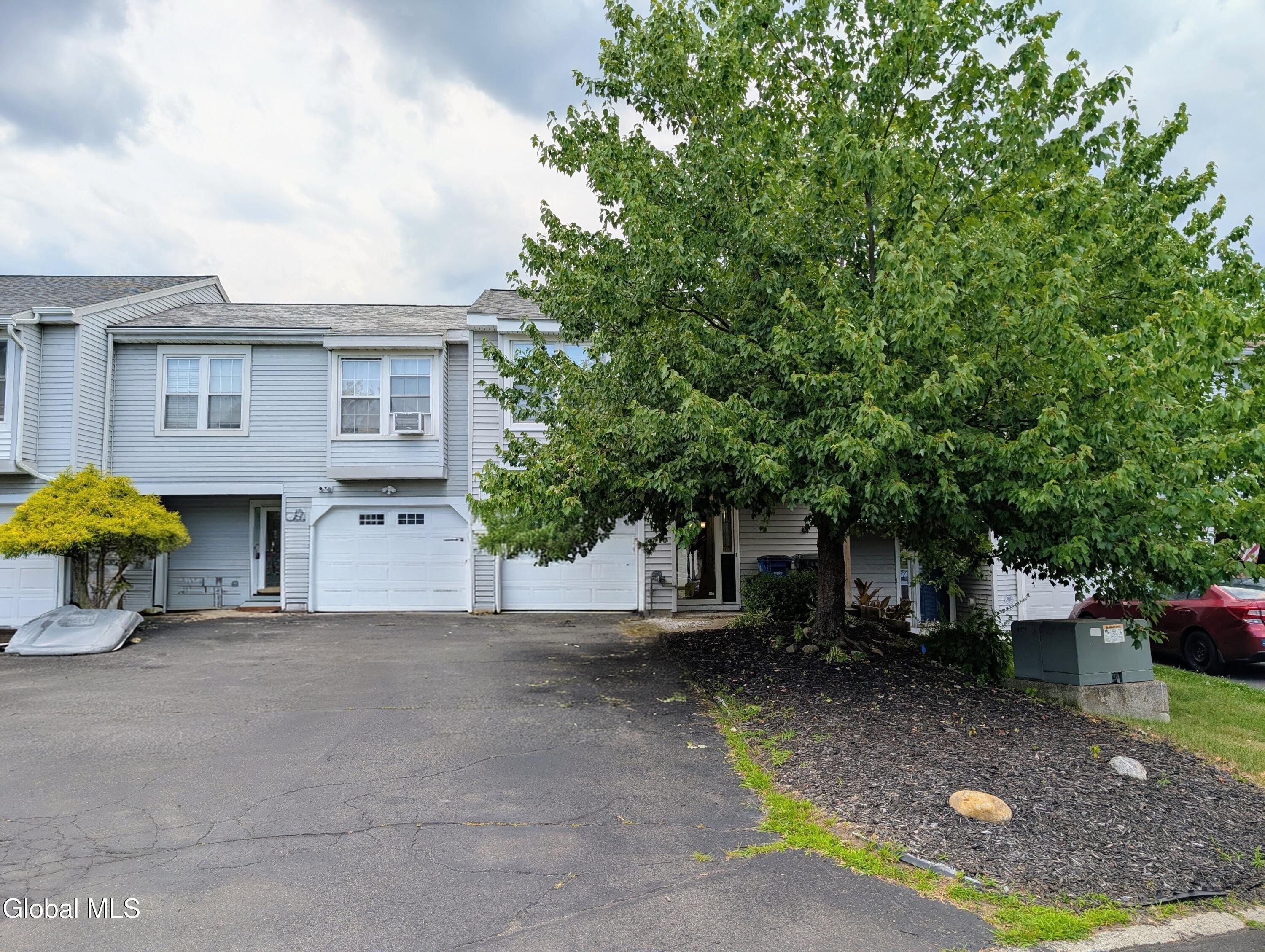 Chadwyck Sq, Cohoes, NY 12047