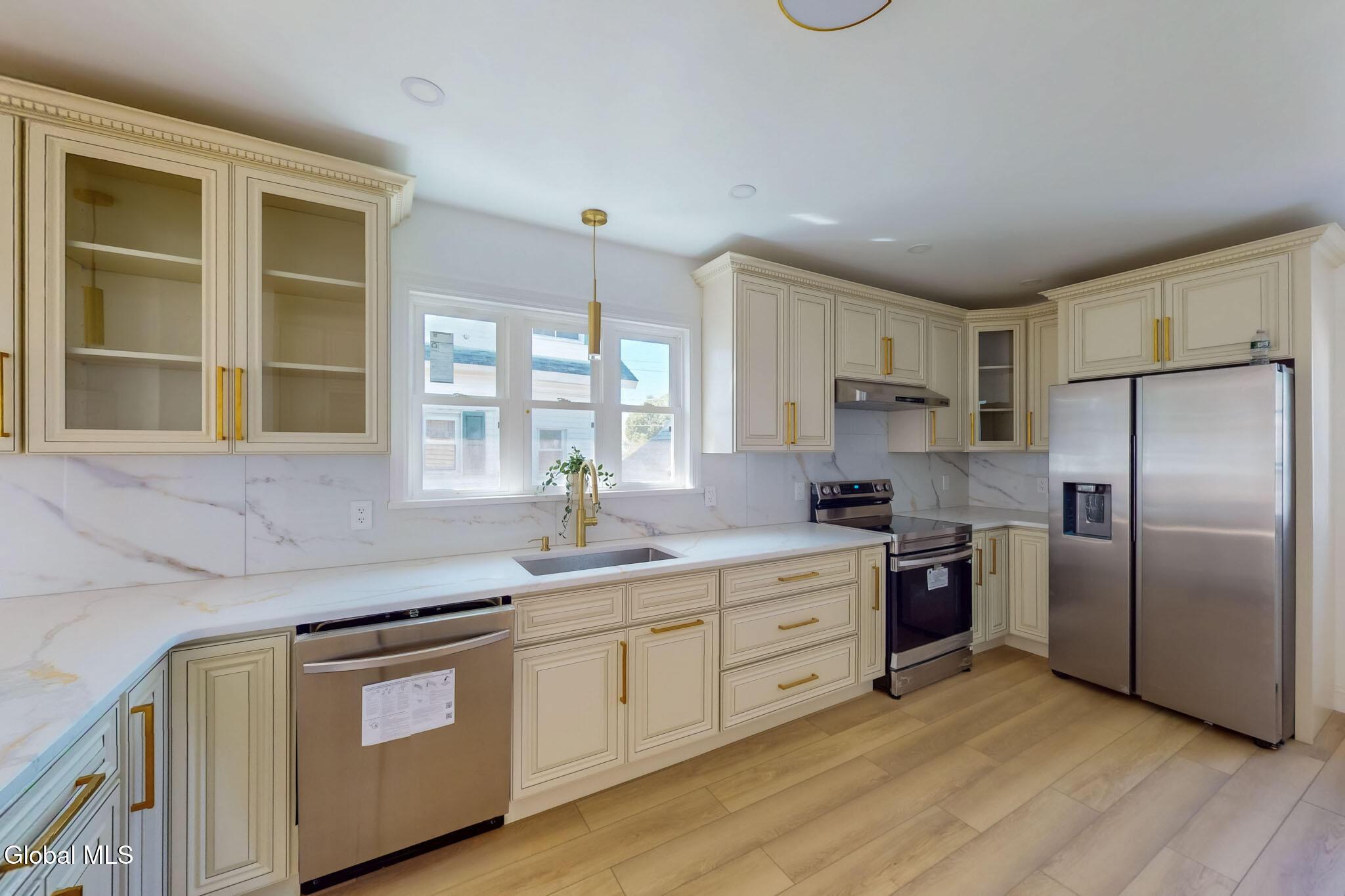 Eleanor St, Schenectady, NY 12306