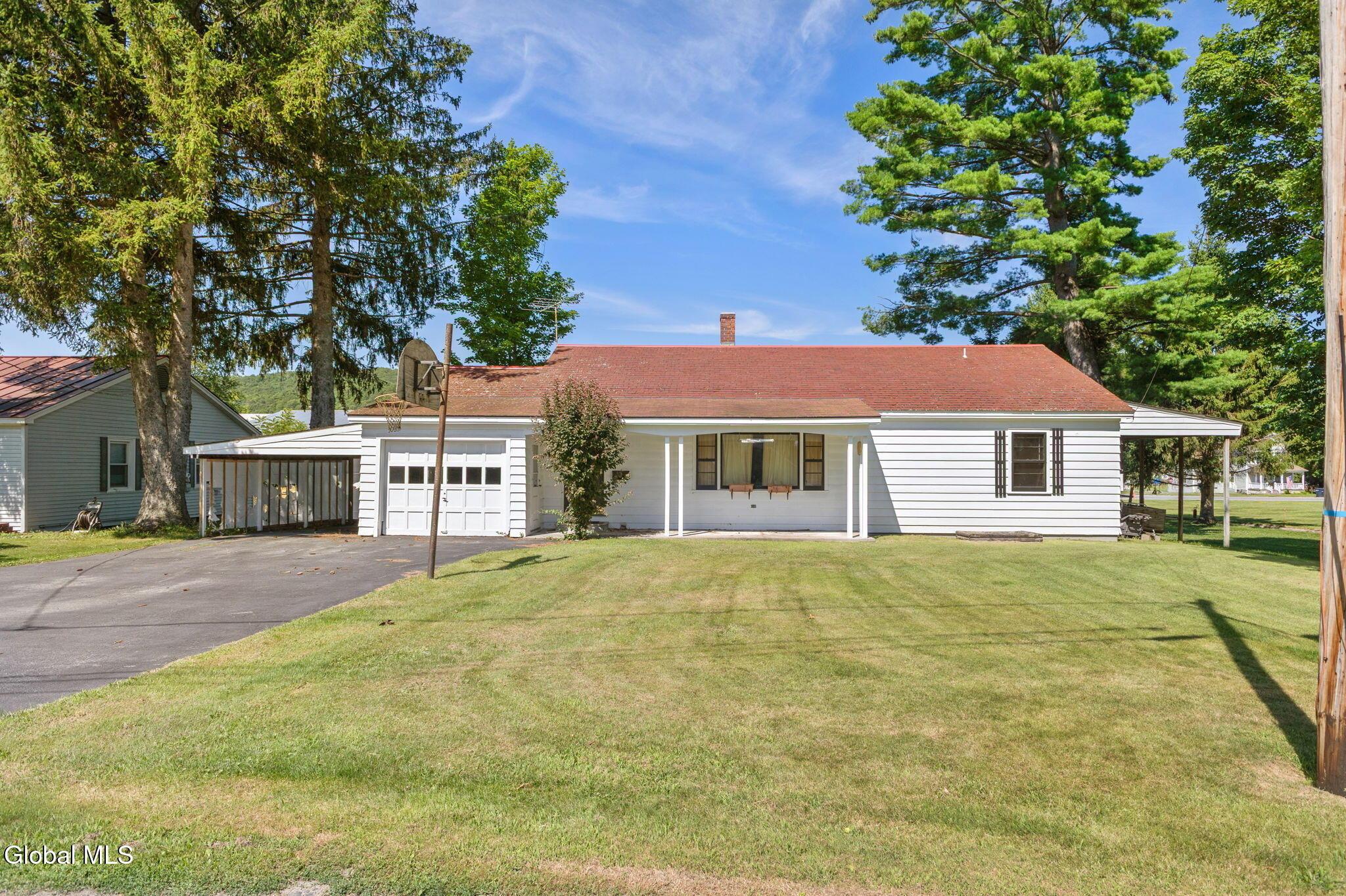 E Quaker St, Granville, NY 12832