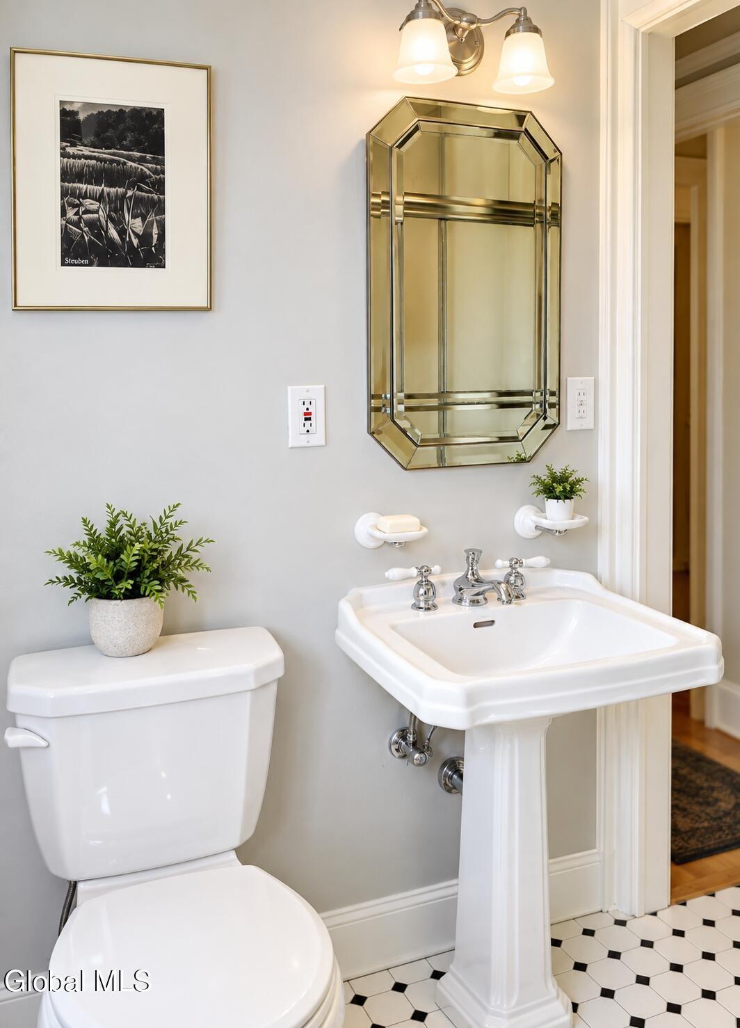 Fleetwood Ave, Albany, NY 12208