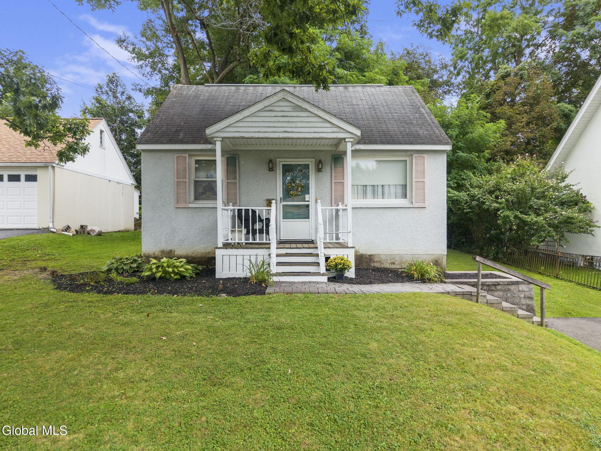 Evelyn Ave, Amsterdam, NY 12010