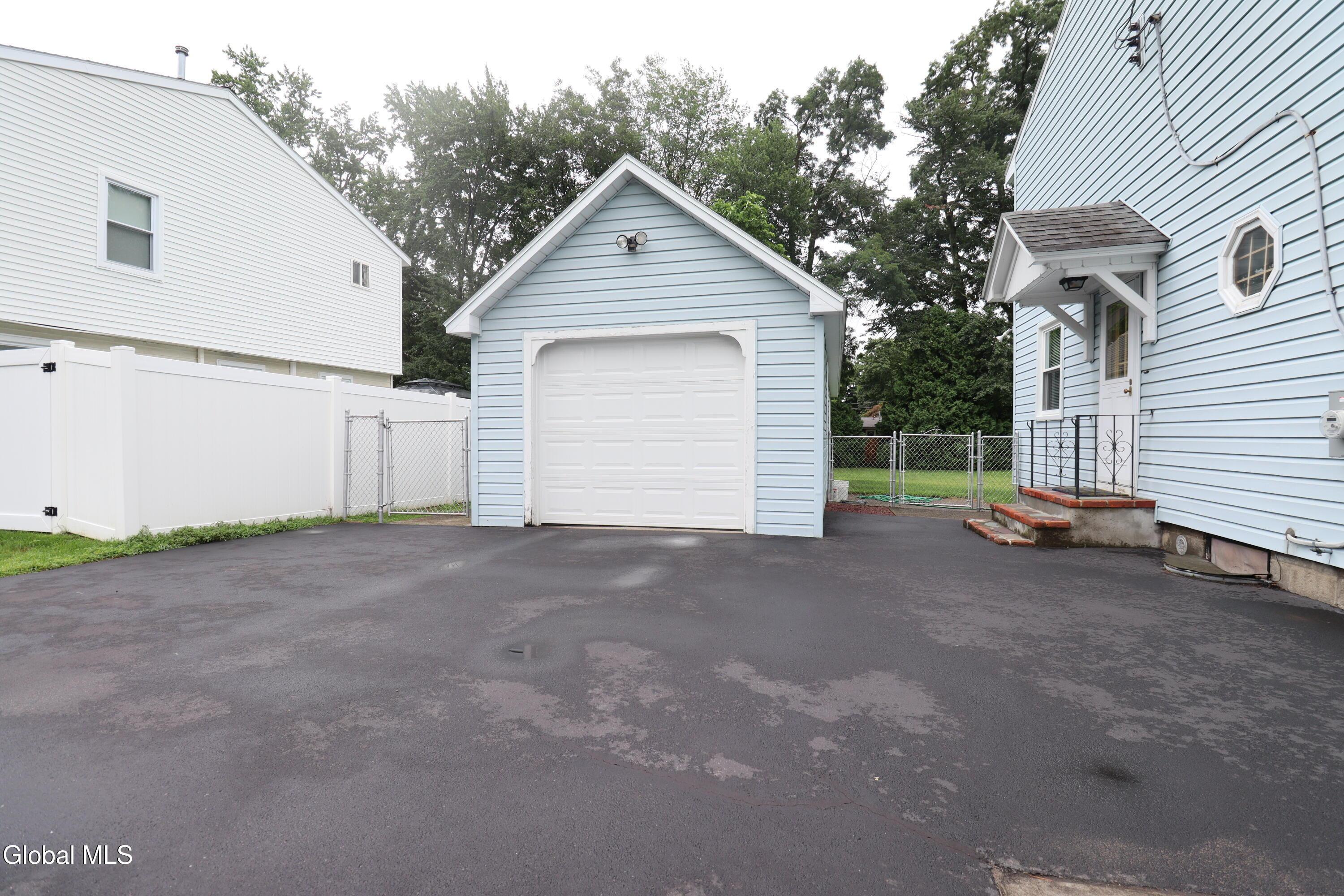 W Lydius St, Schenectady, NY 12303