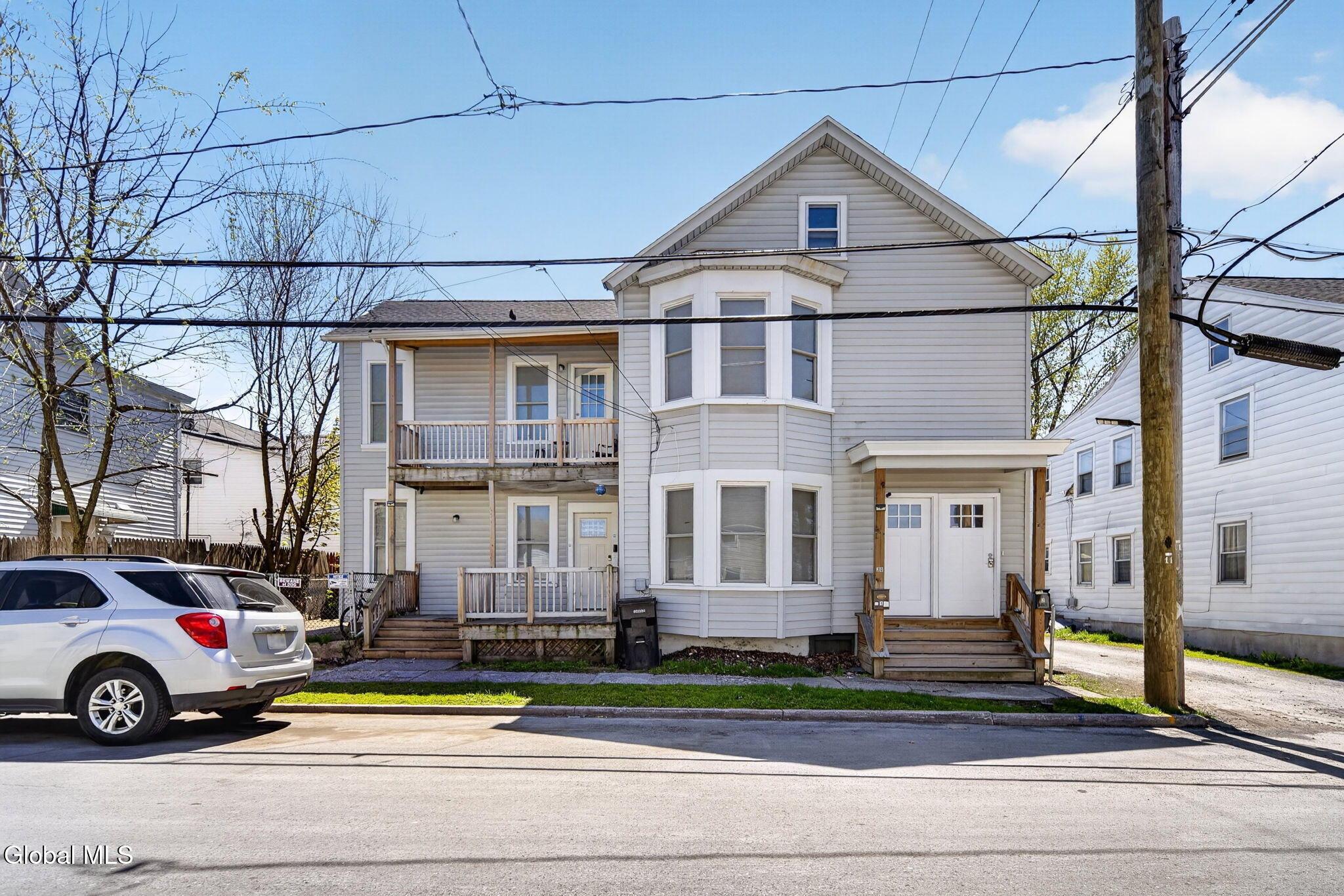 118th St, Troy, NY 12182